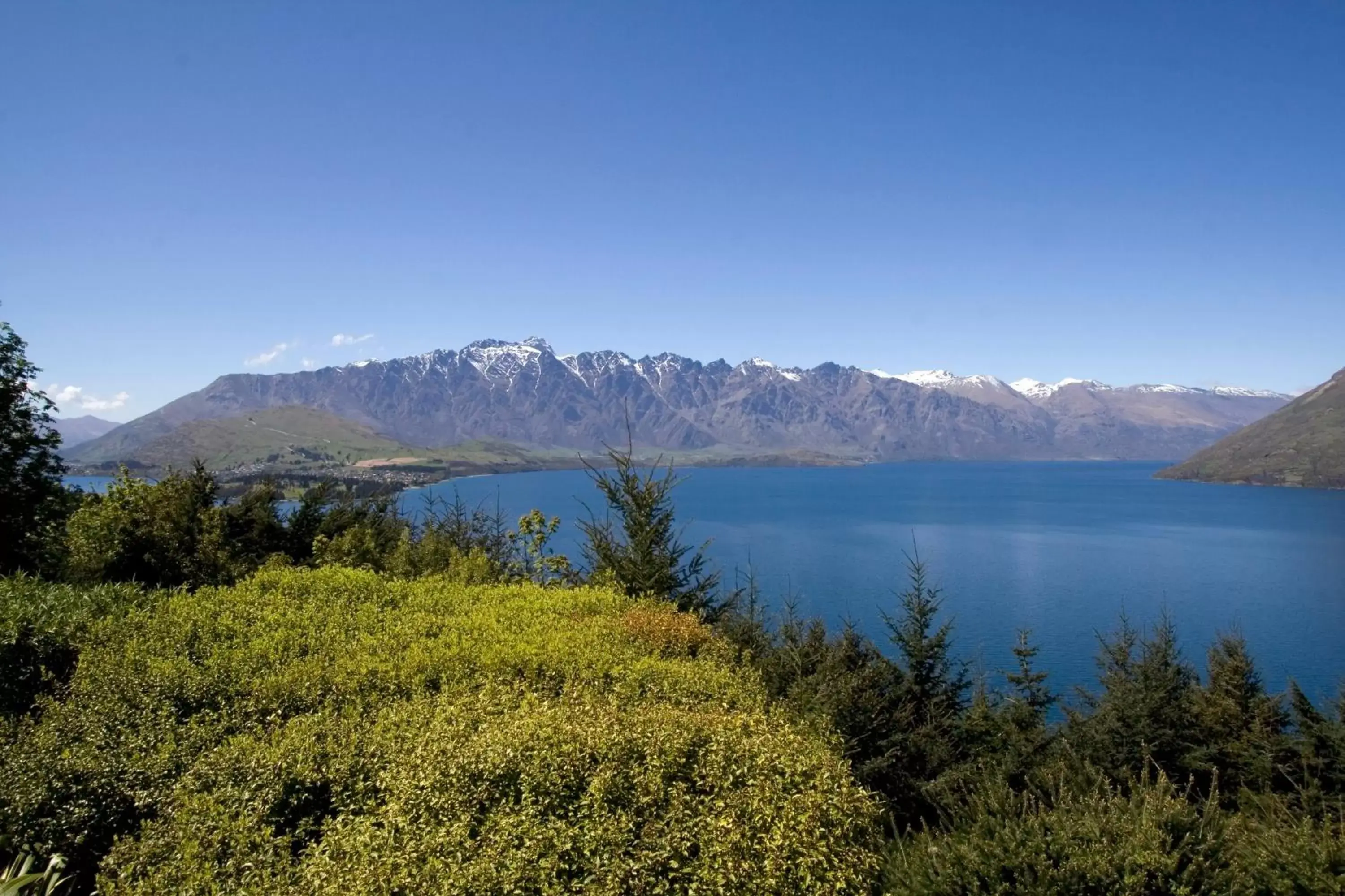 Lake view in Azur Lodge