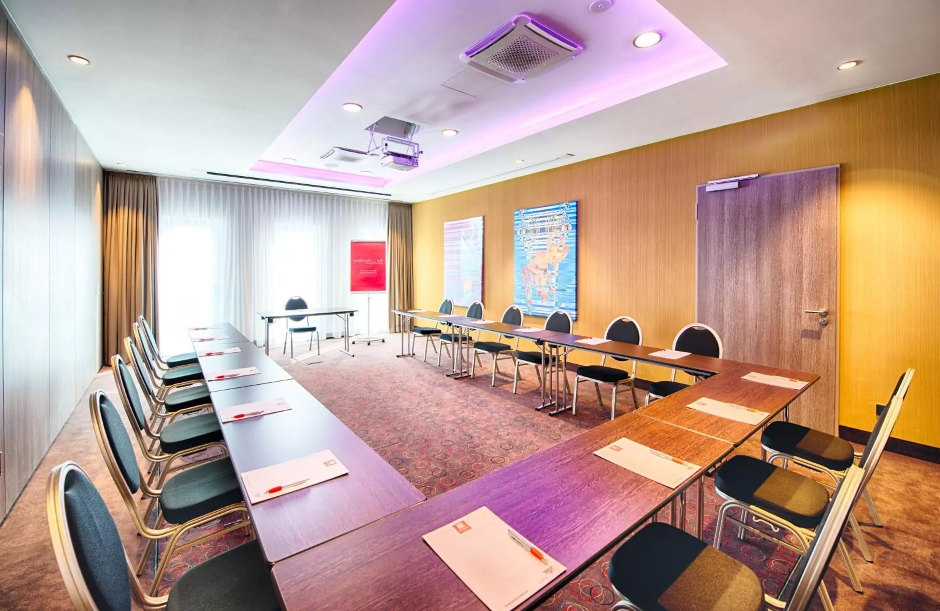 Meeting/conference room in Leonardo Hotel Munich City South