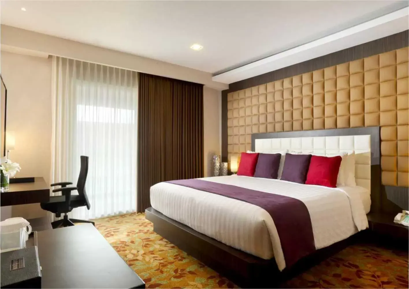 Bed in Eastparc Hotel Yogyakarta