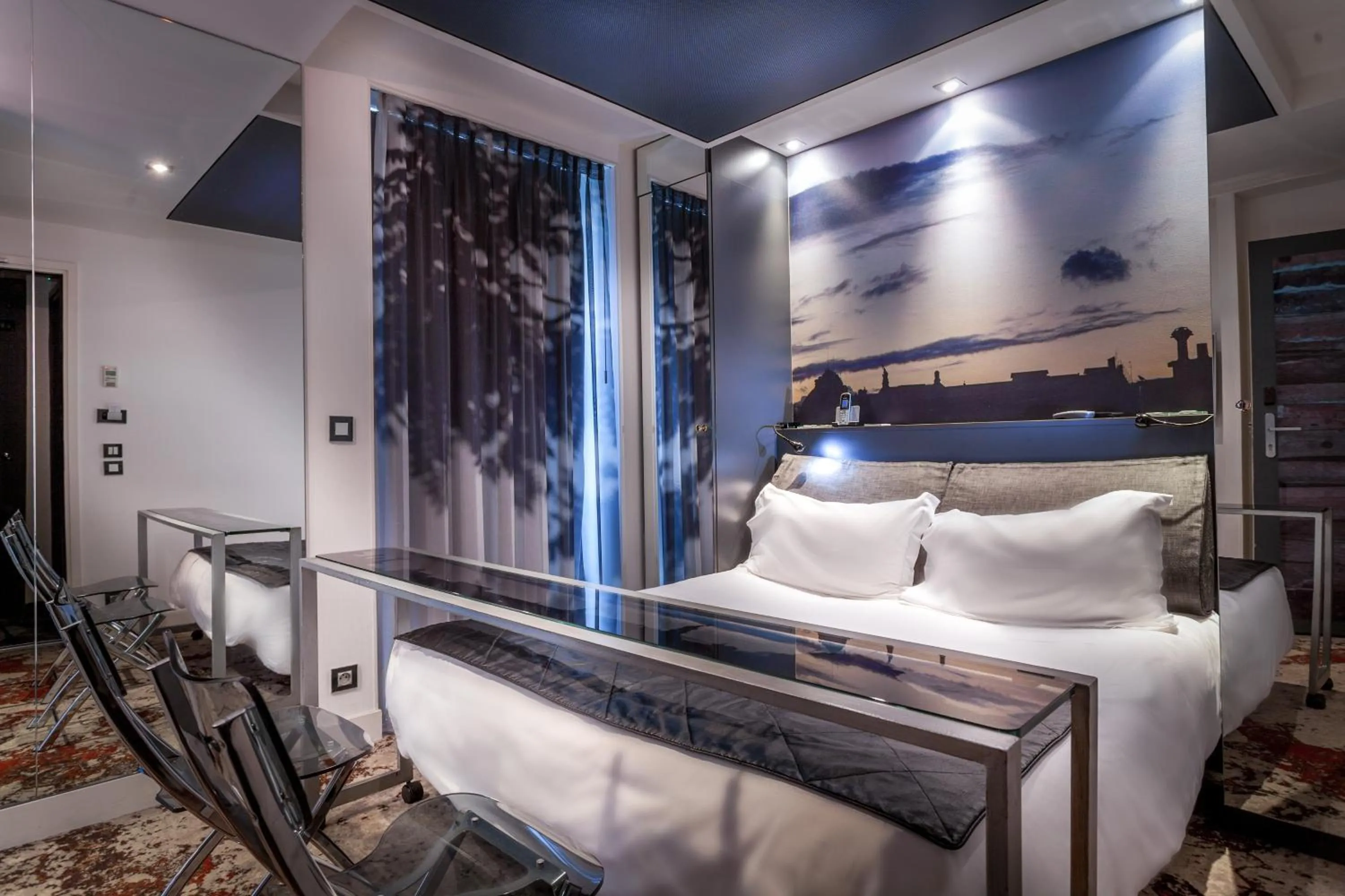 Bedroom, Bed in Apostrophe Hôtel