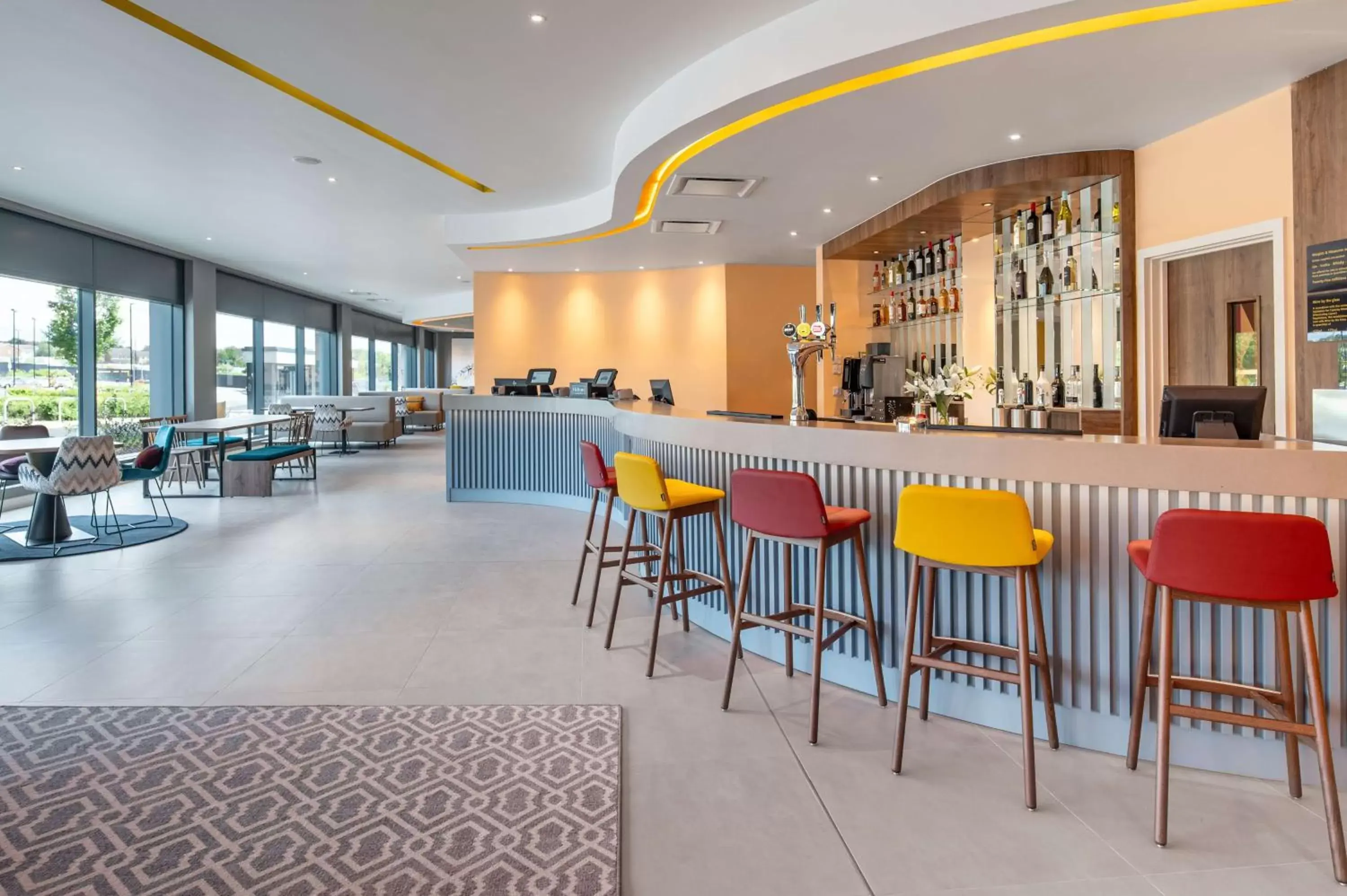 Lobby or reception, Lounge/Bar in Hampton by Hilton High Wycombe