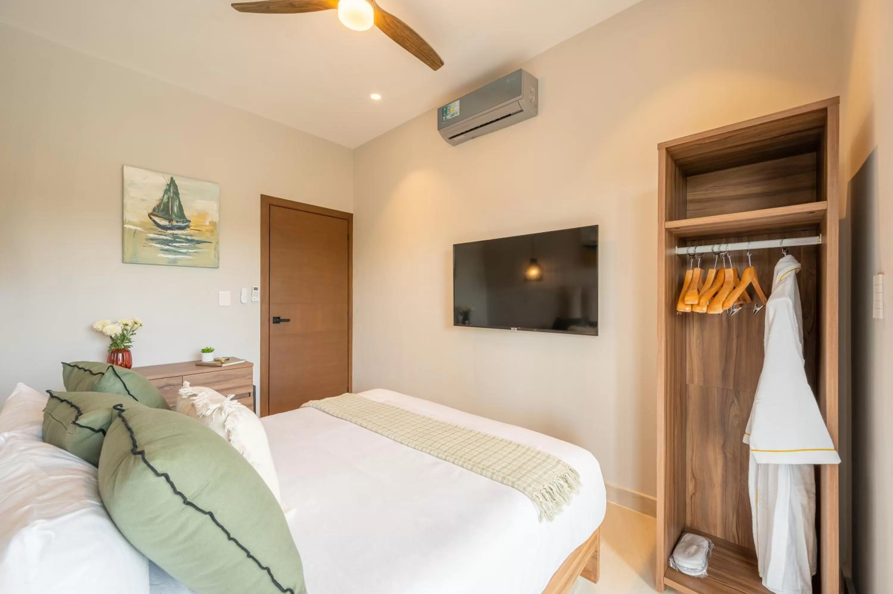 Communal lounge/ TV room, Bed in Kippal - Modern Oasis - ApartHotel