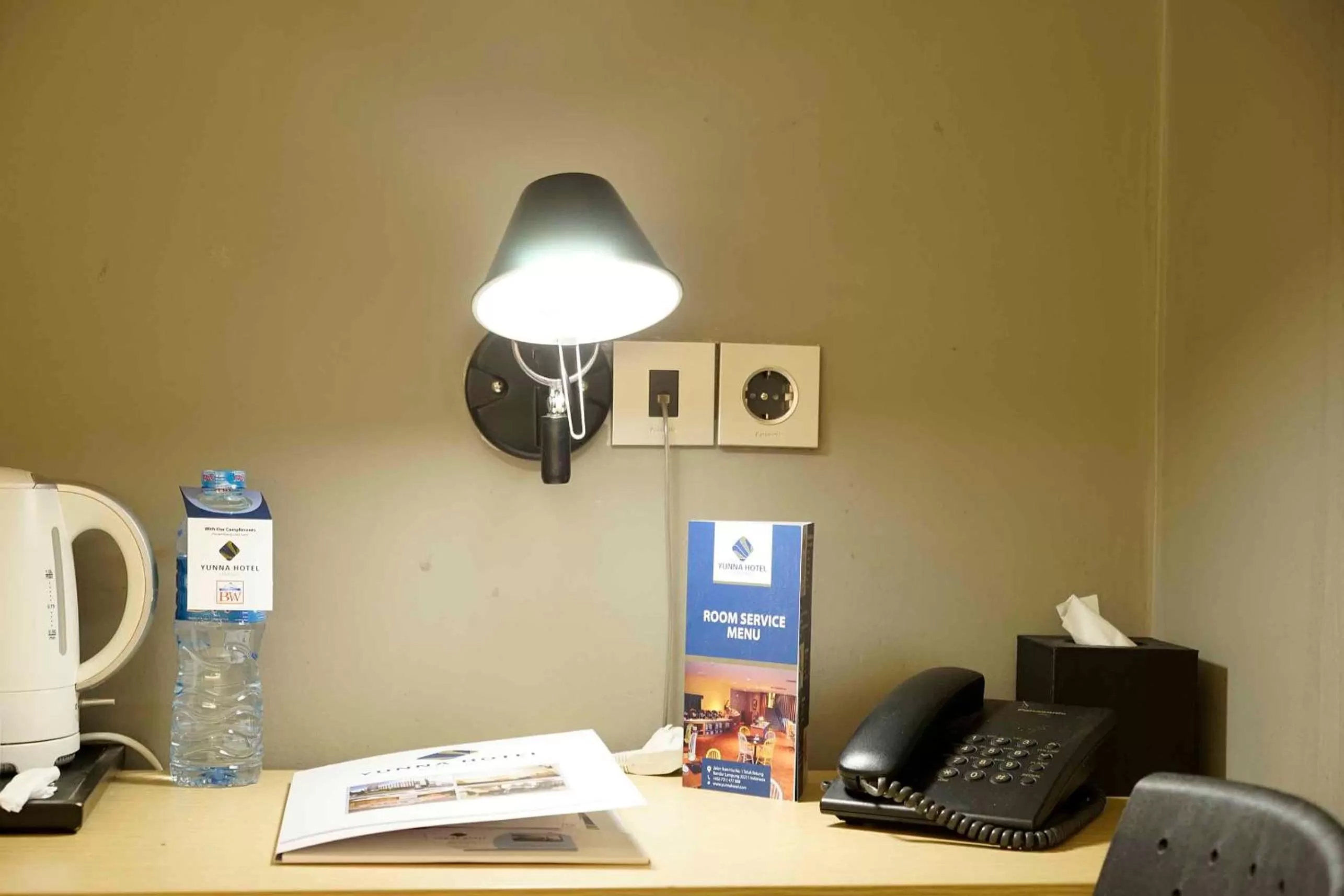 Coffee/tea facilities in Yunna Hotel Lampung