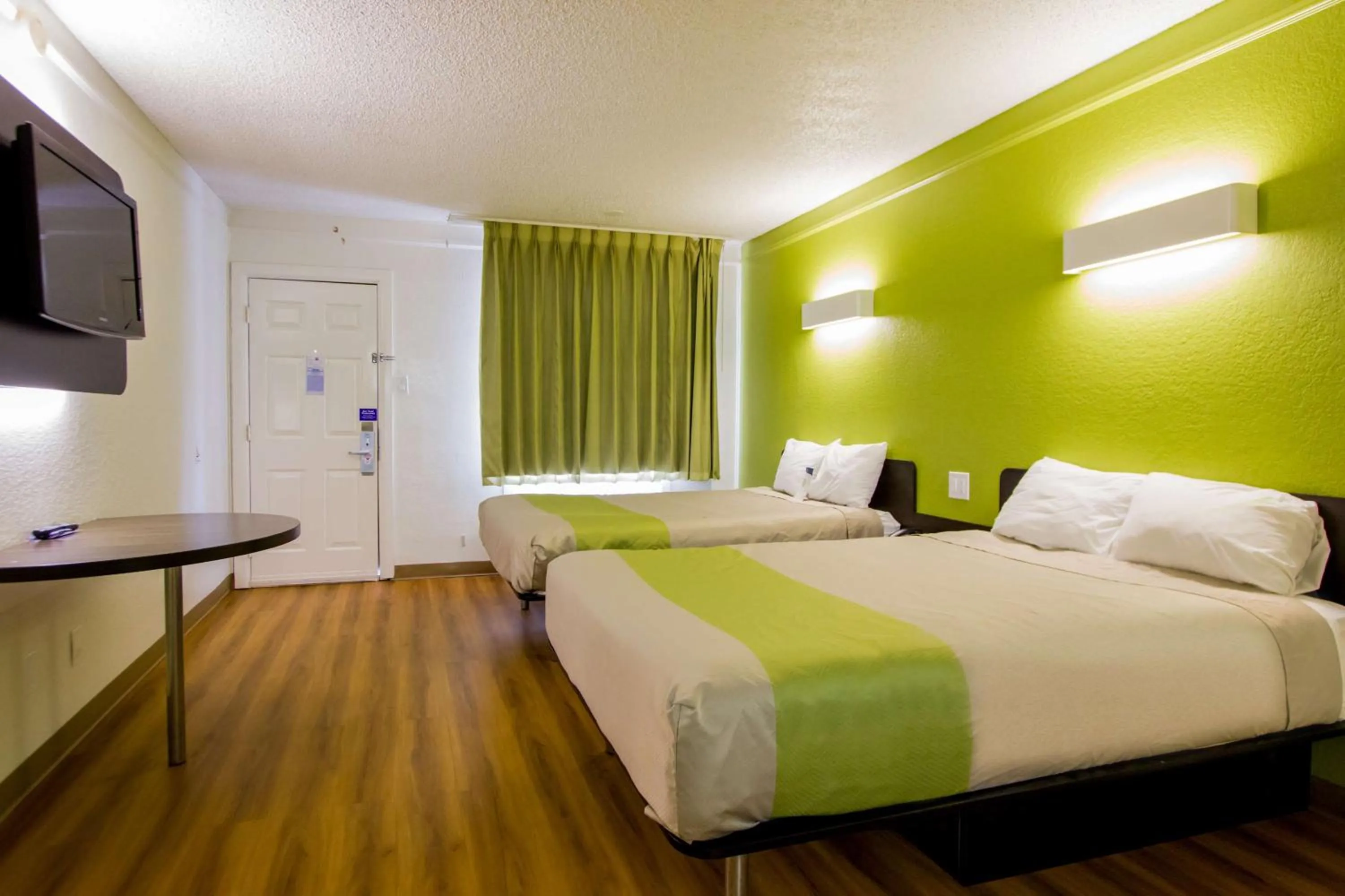 TV and multimedia, Bed in Motel 6-Austin, TX - Midtown