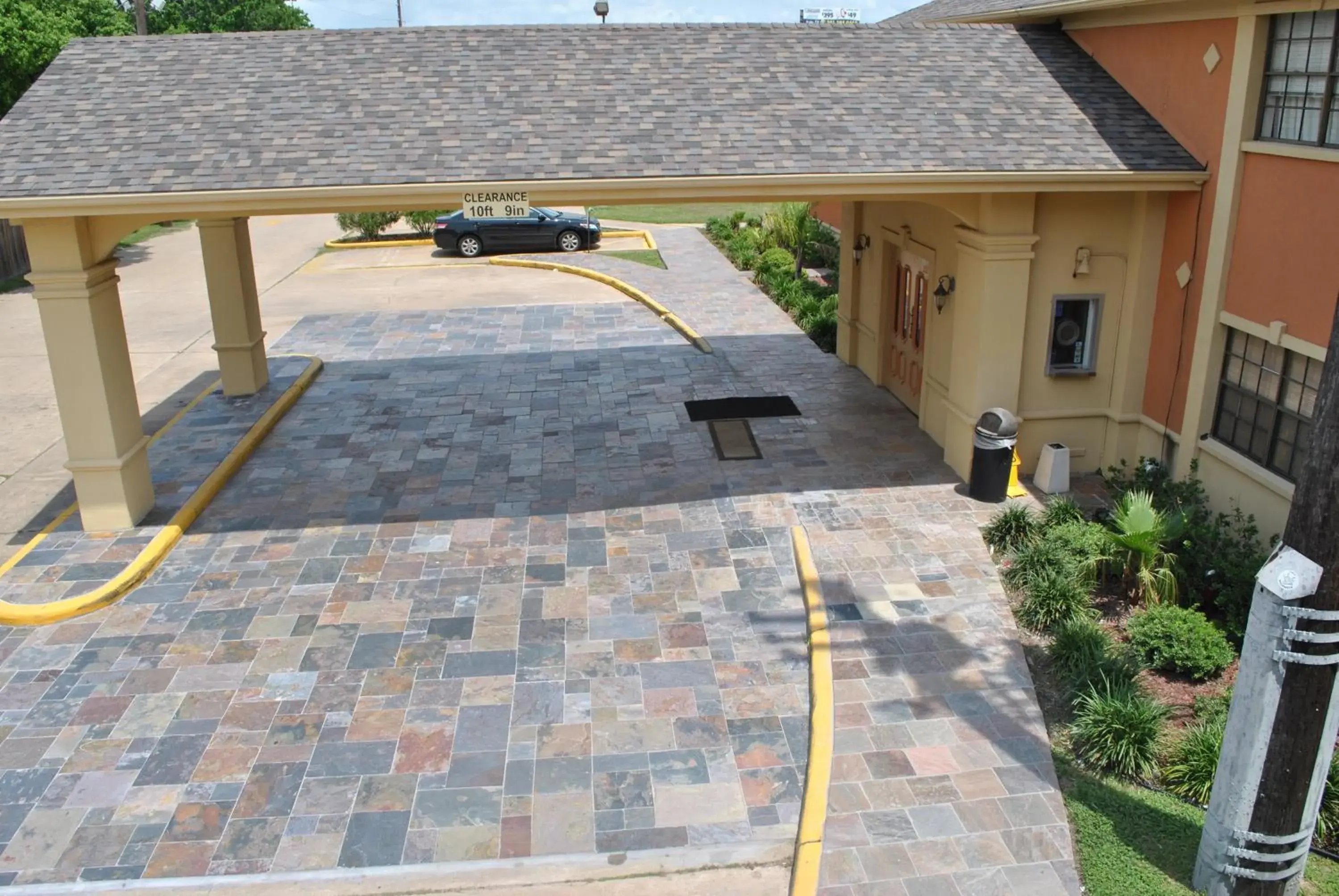 Facade/entrance in Executive Inn Brookshire