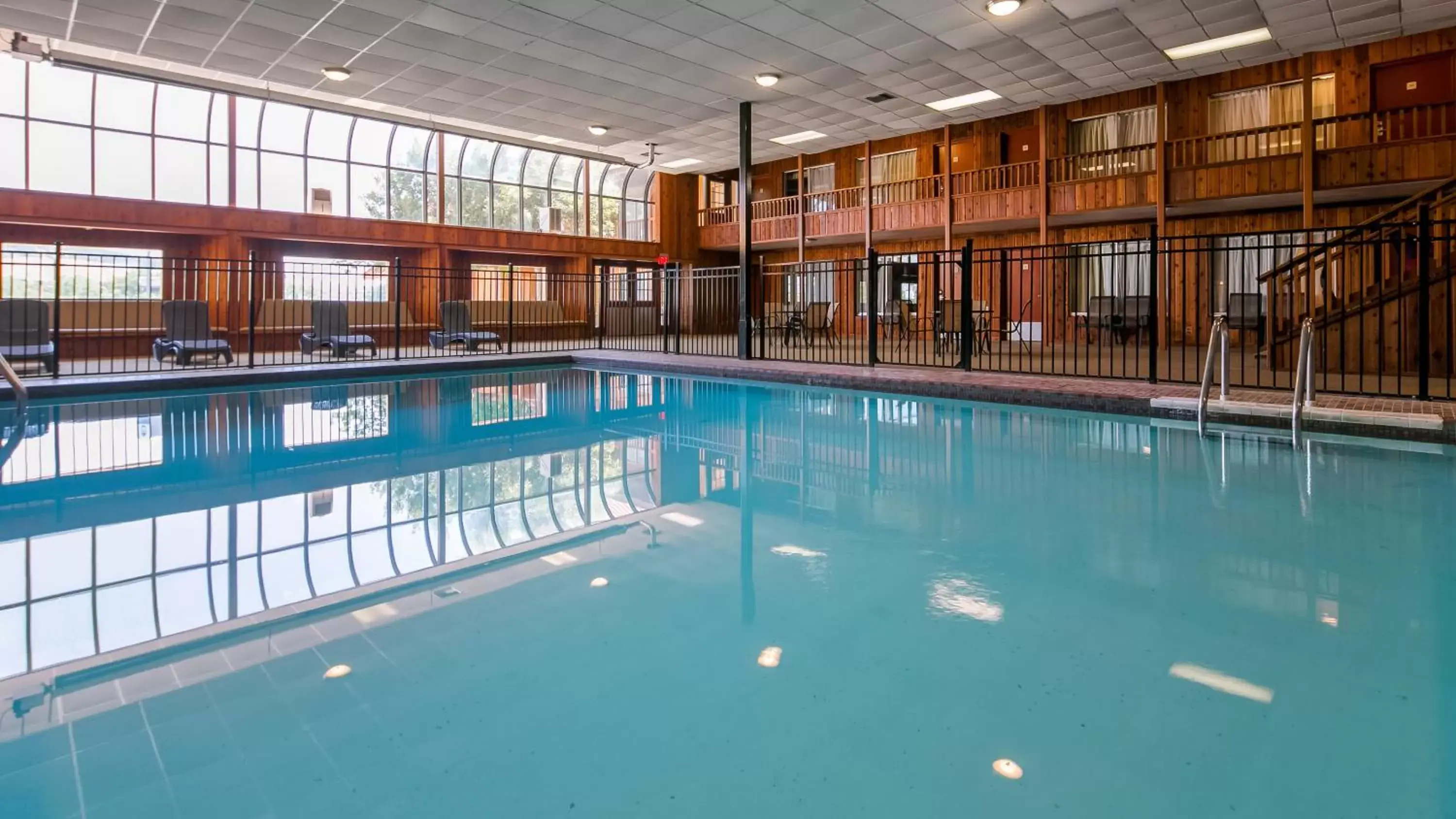 Hot Tub, Swimming Pool in Sturgis Lodge and Suites