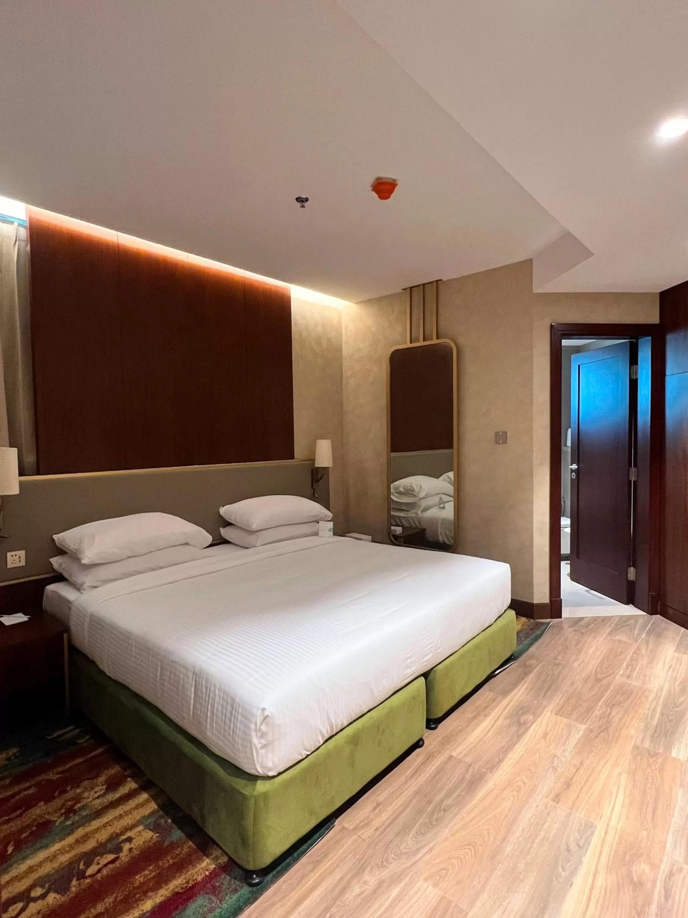 Bedroom, Bed in City Seasons Suites