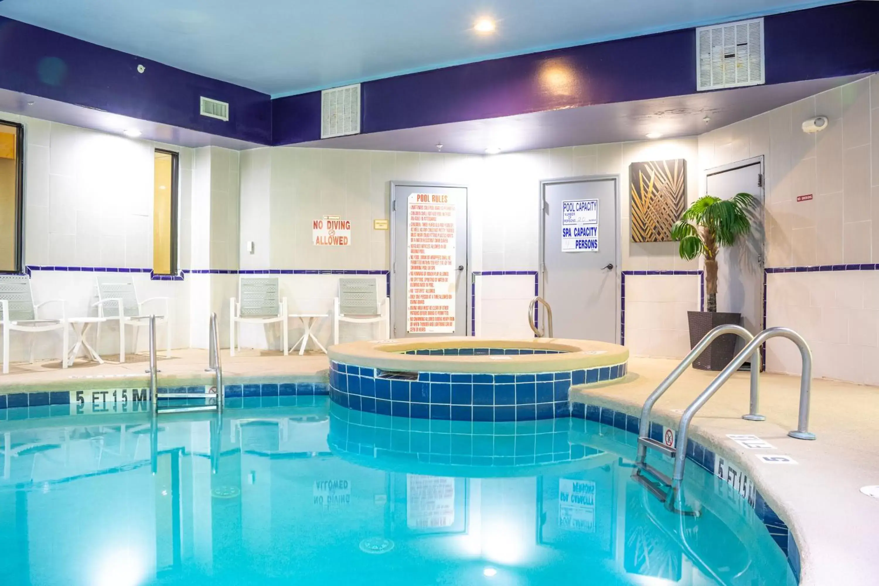 Hot Tub, Swimming Pool in Best Western Plus Richmond Hill Inn