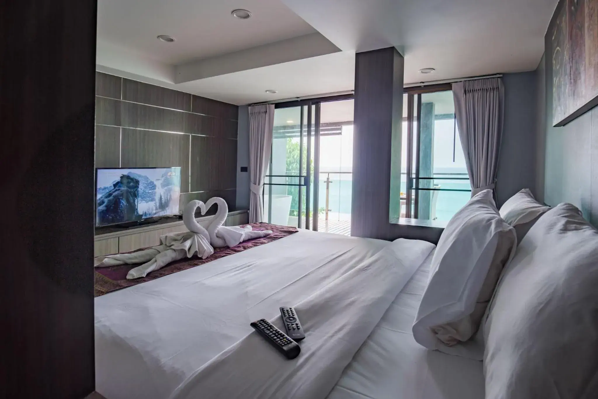 Bed in Cliff Lanta Suite-Koh Lanta Krabi