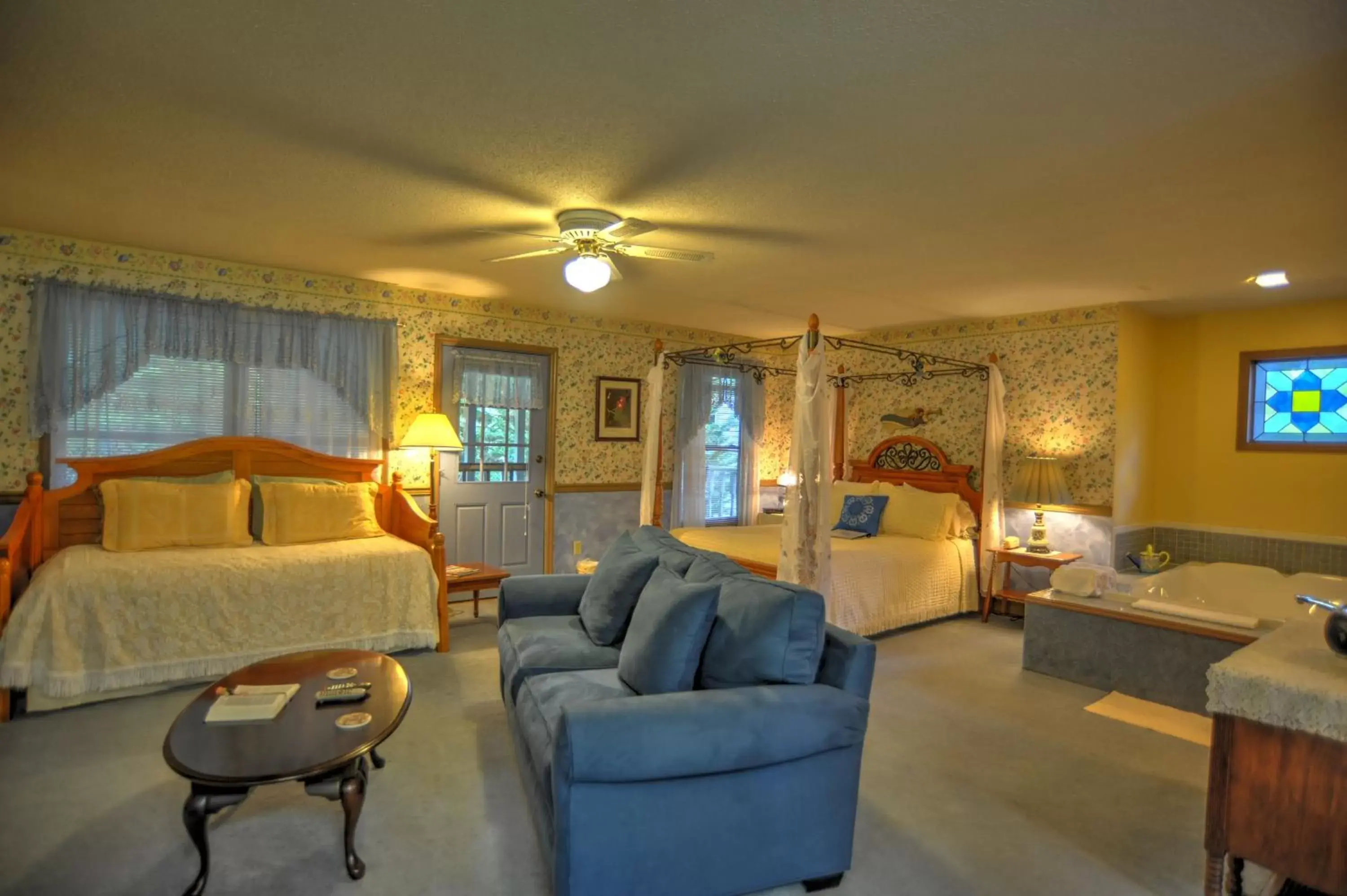 Photo of the whole room, Seating Area in Blue Mountain Mist Country Inn