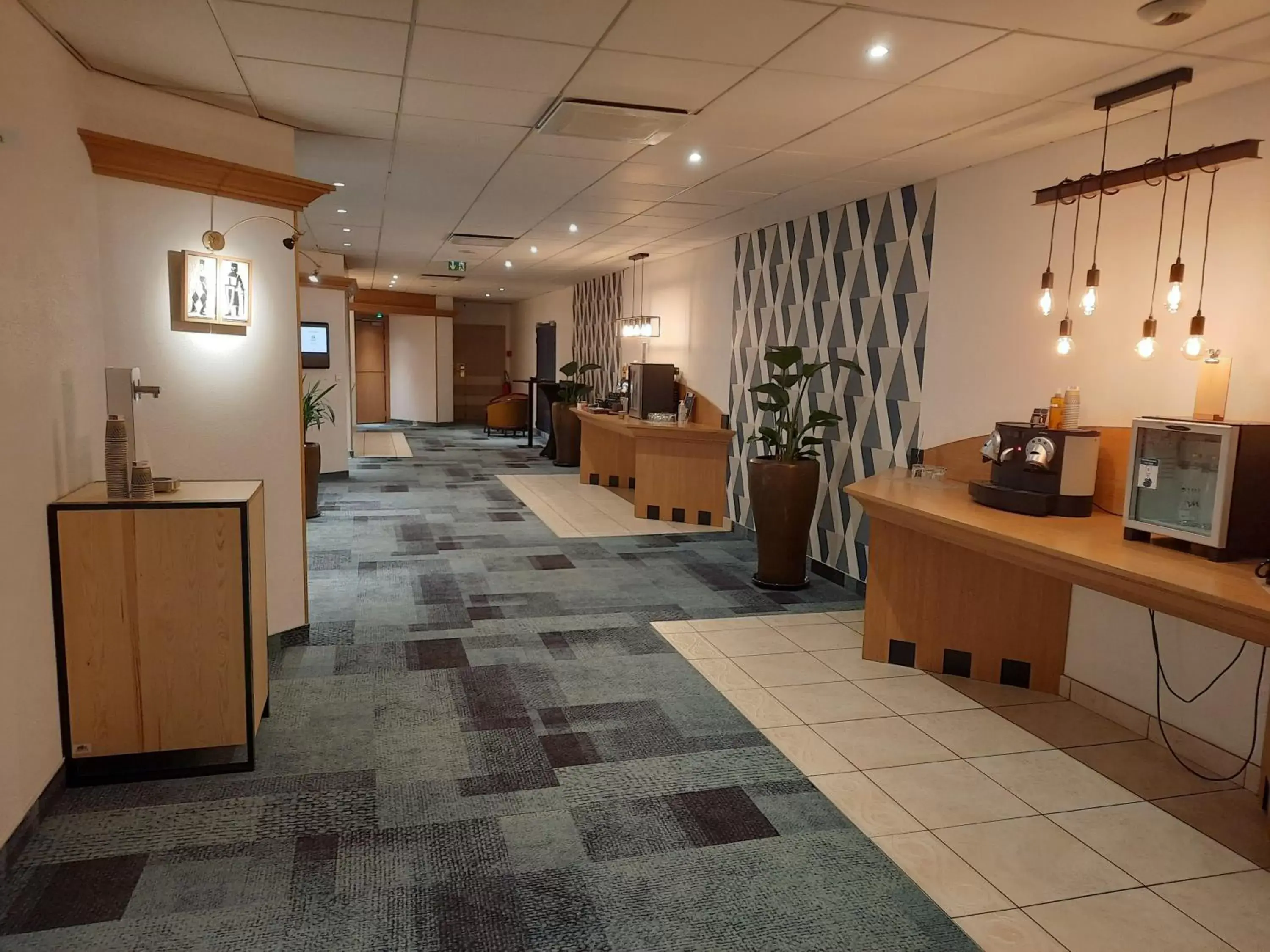 Business facilities, Lobby/Reception in Mercure Rennes Centre Gare