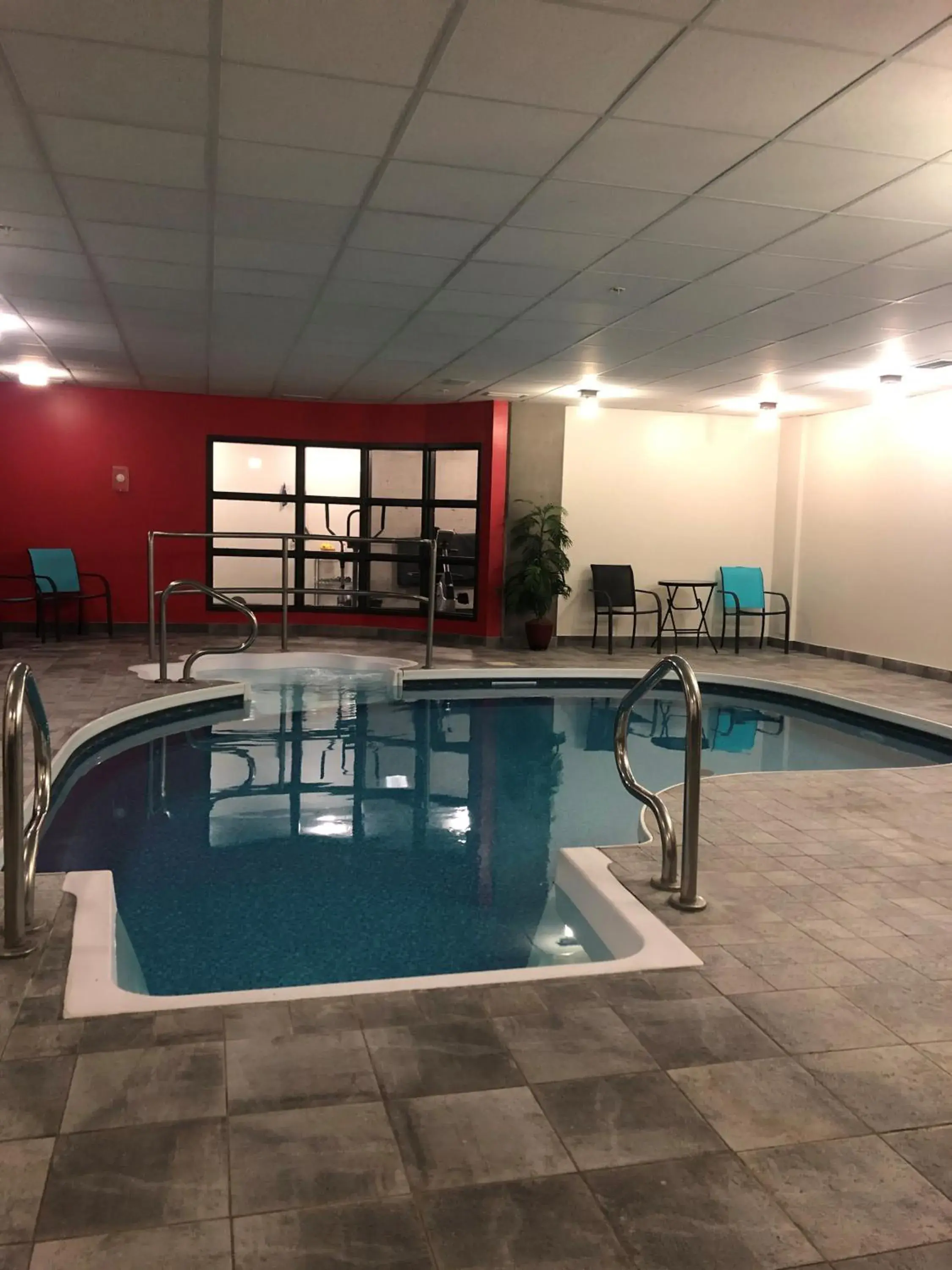 Swimming Pool in Grand Times Hotel - Aeroport de Quebec
