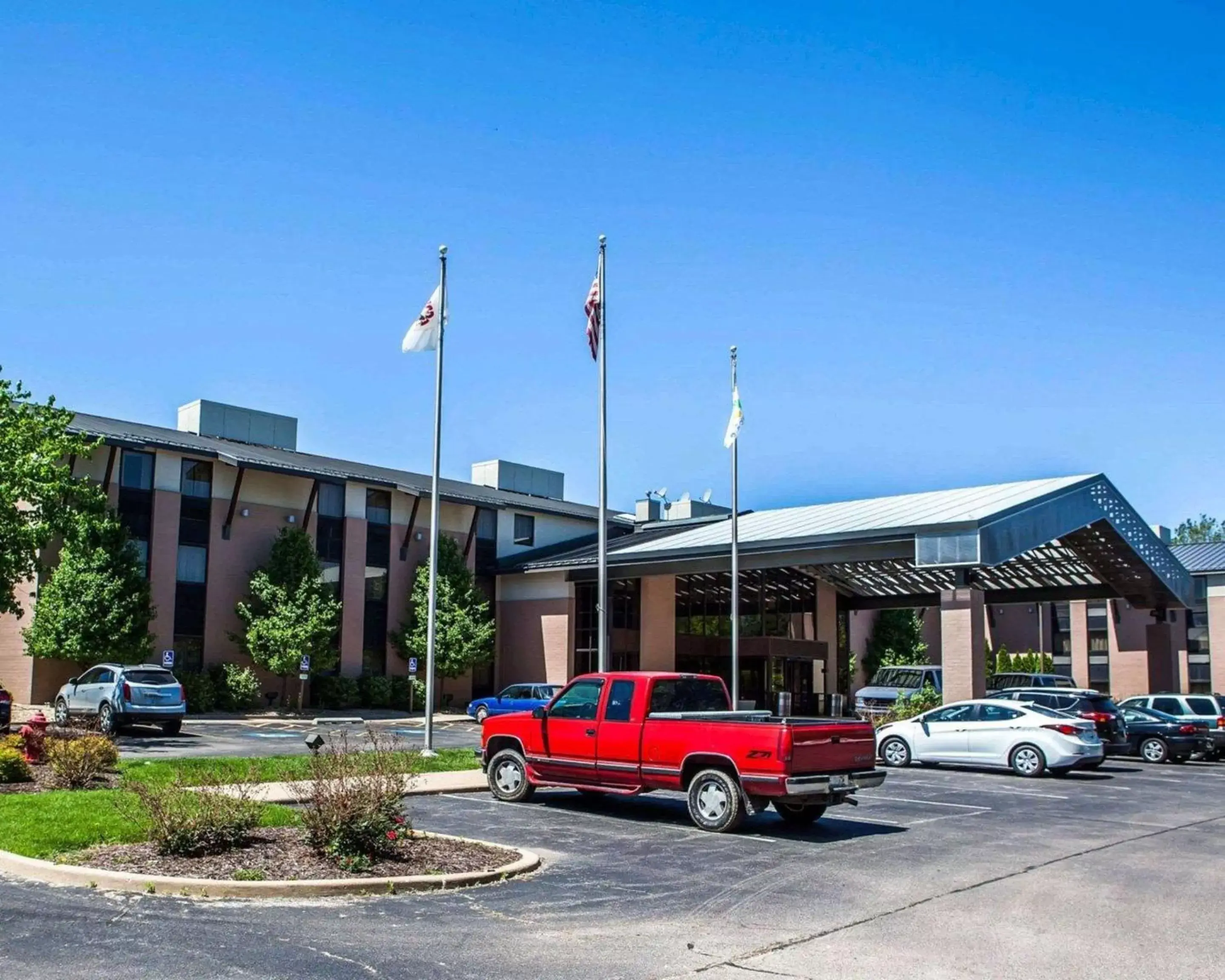Property Building in Quality Inn & Suites Peoria