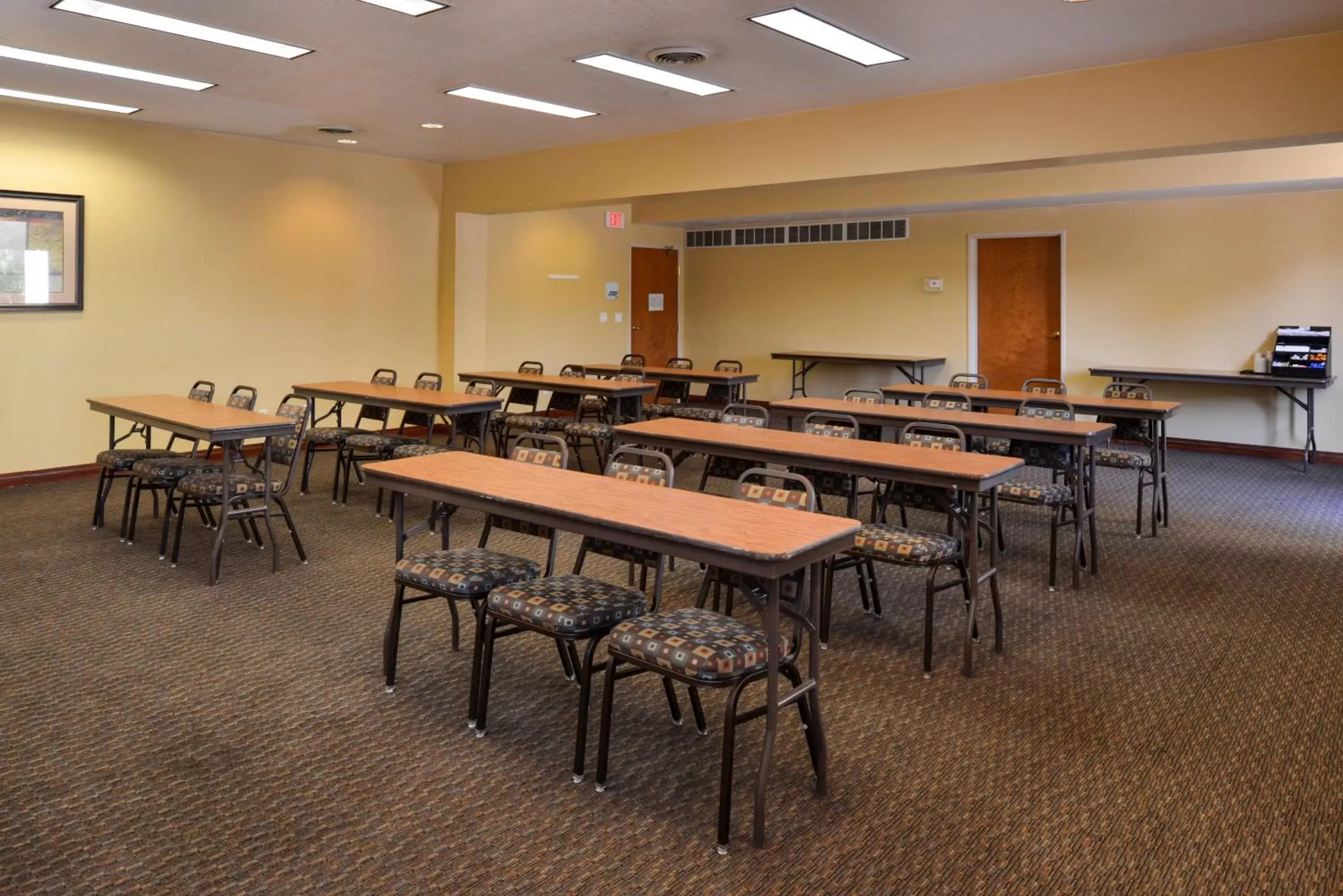 Meeting/conference room in Holiday Inn Express Morgantown, an IHG Hotel