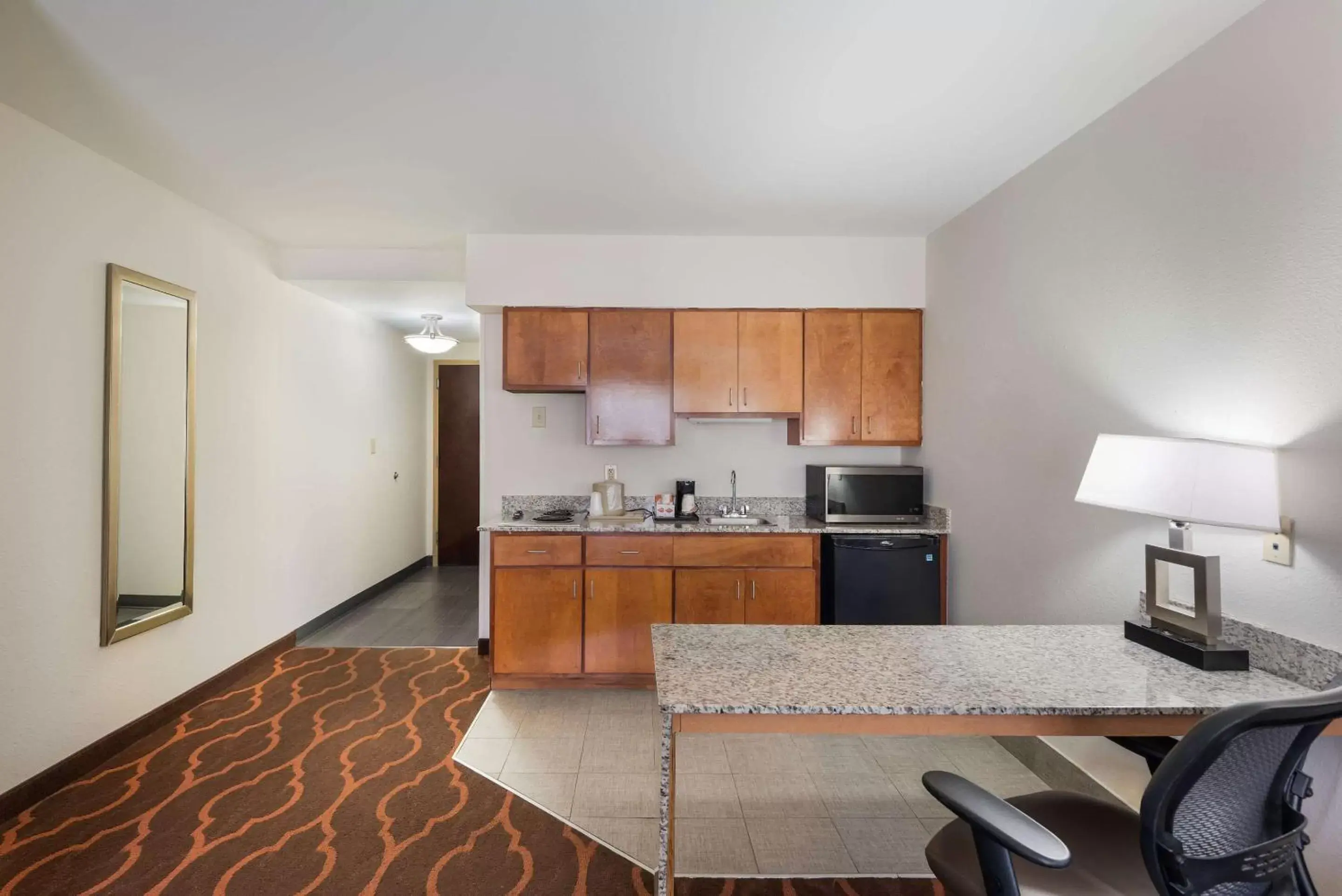 Photo of the whole room, Kitchen/Kitchenette in Quality Inn & Suites Huntsville Research Park Area