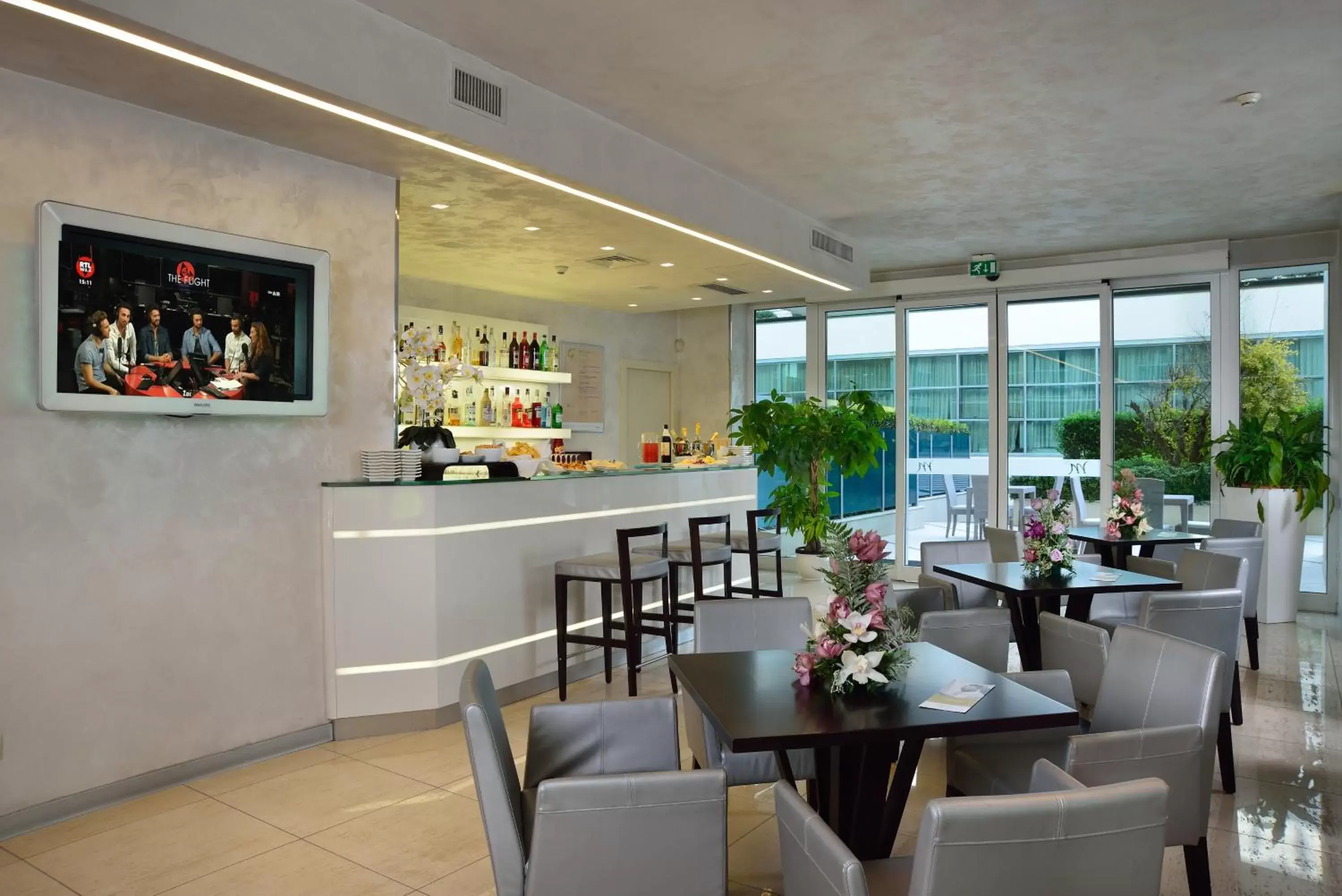 Lounge or bar, Restaurant/Places to Eat in Mercure Hotel Rimini Artis