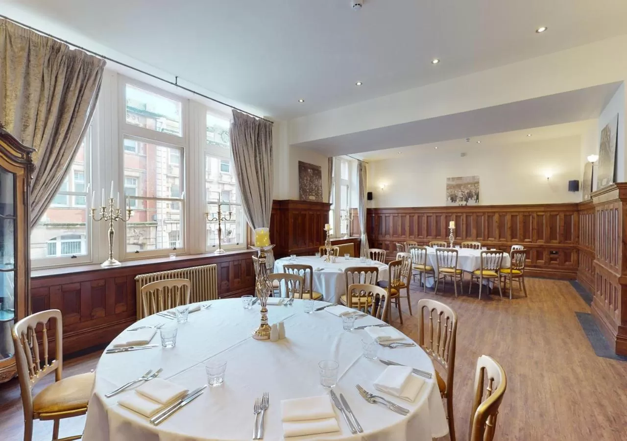 Restaurant/places to eat in The Coal Exchange Hotel