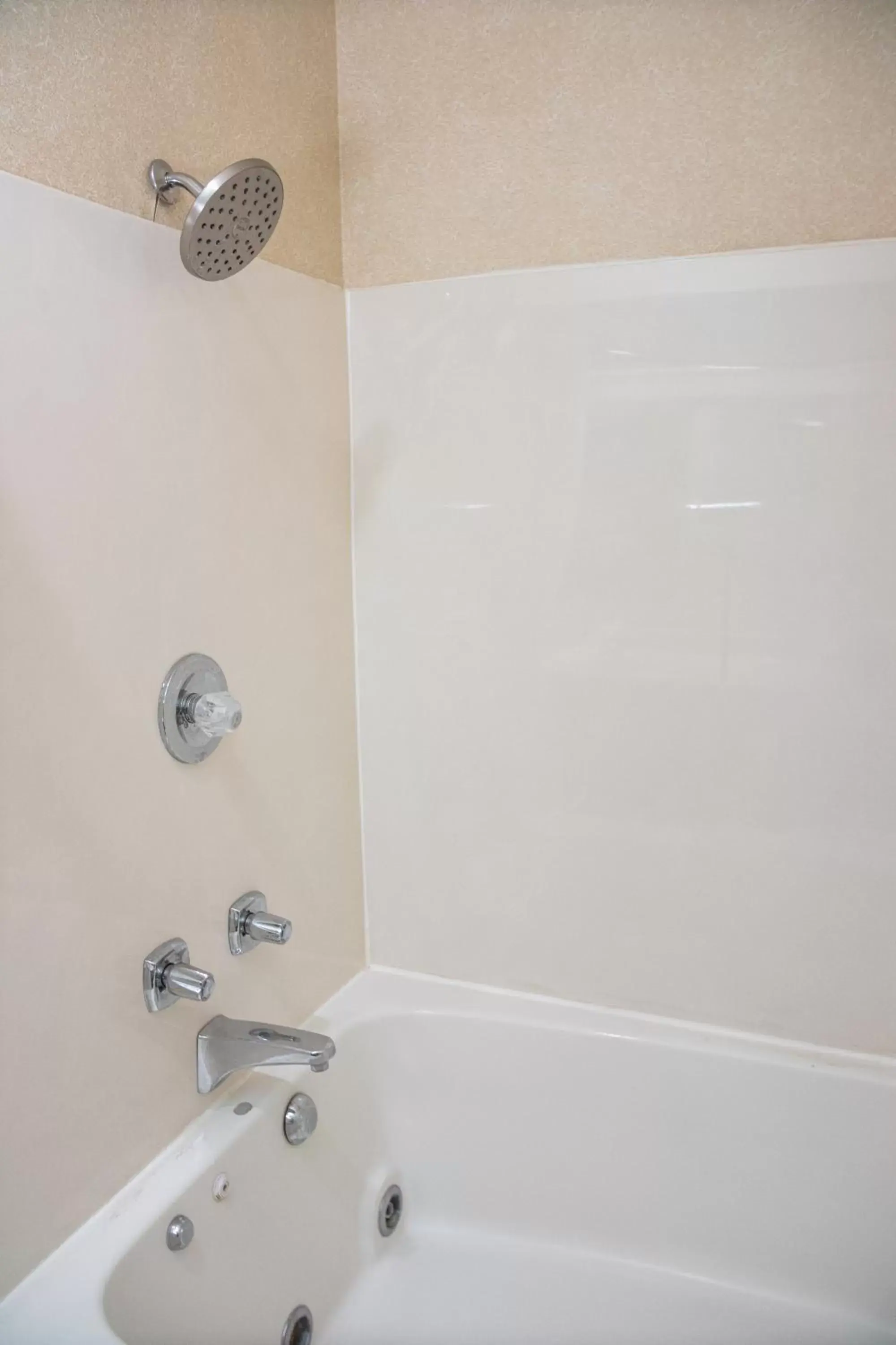 Shower, Bathroom in Comfort Inn Sioux City South