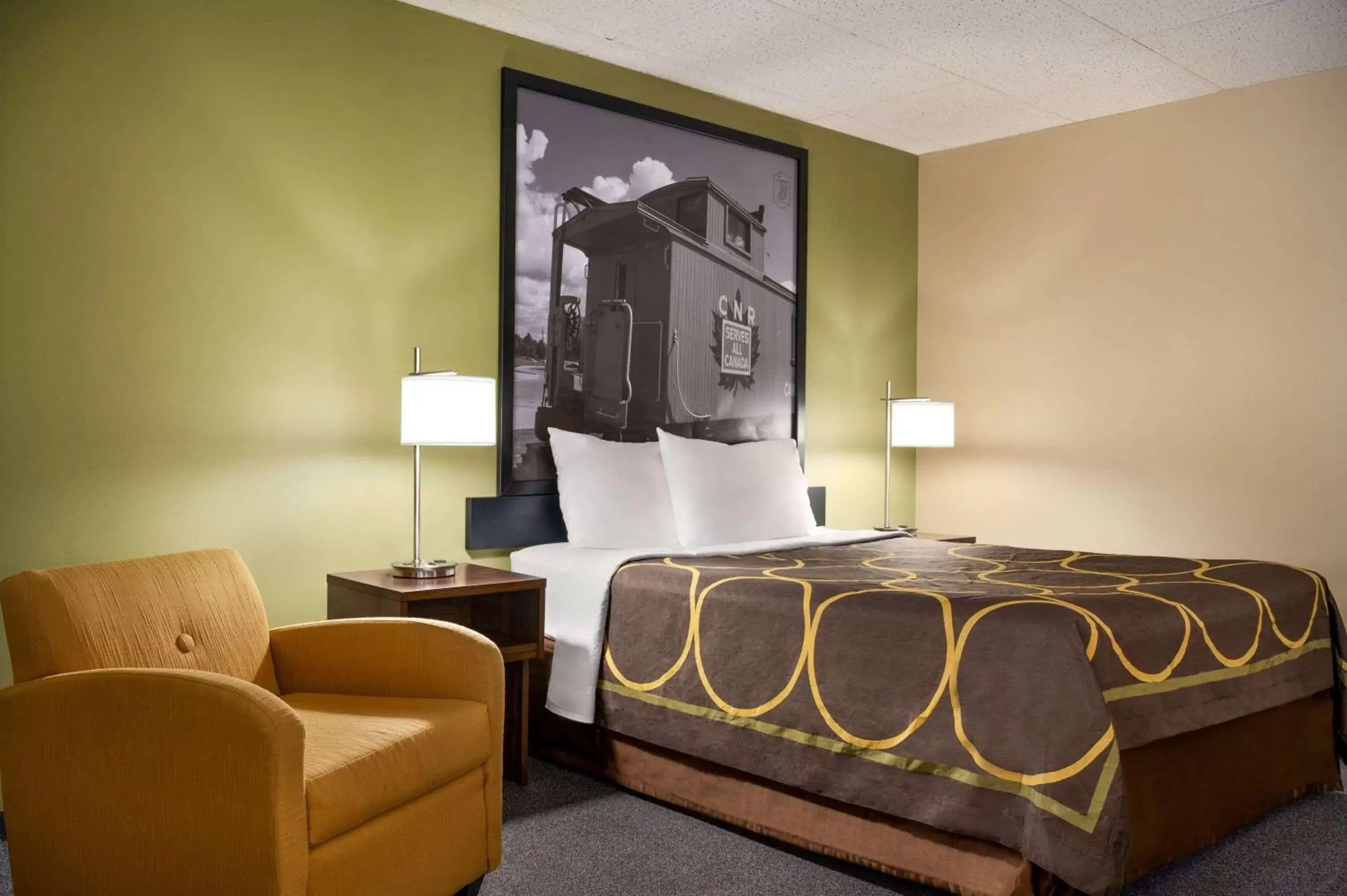 Photo of the whole room, Bed in Super 8 by Wyndham Hearst ON