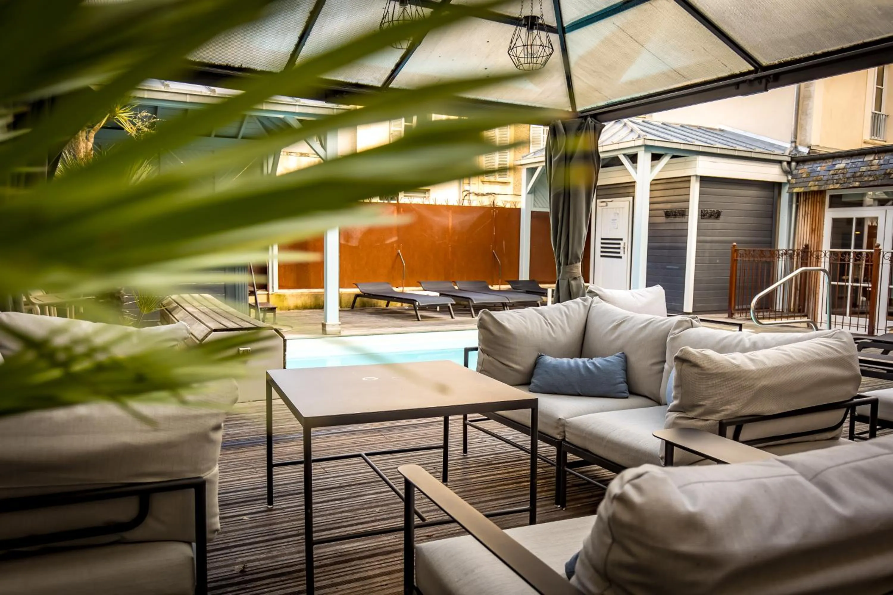 Patio in Grand Hôtel du Luxembourg & Spa