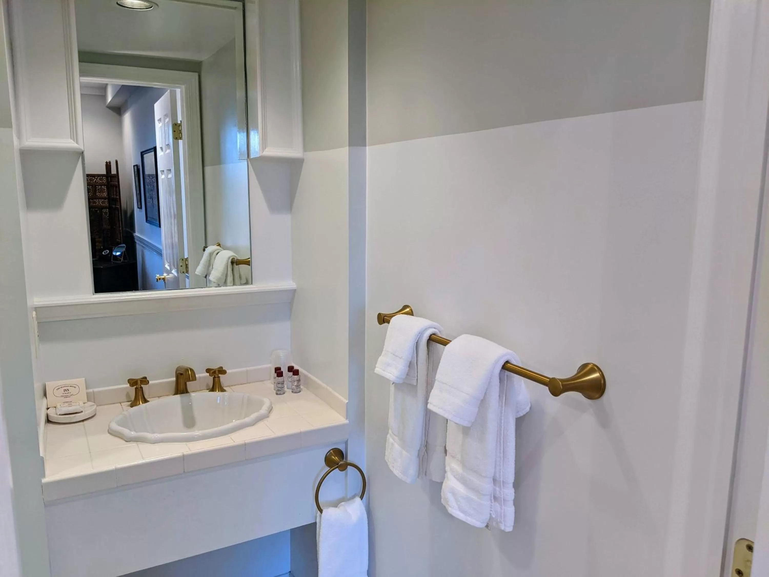 Bathroom in Stanton House Inn