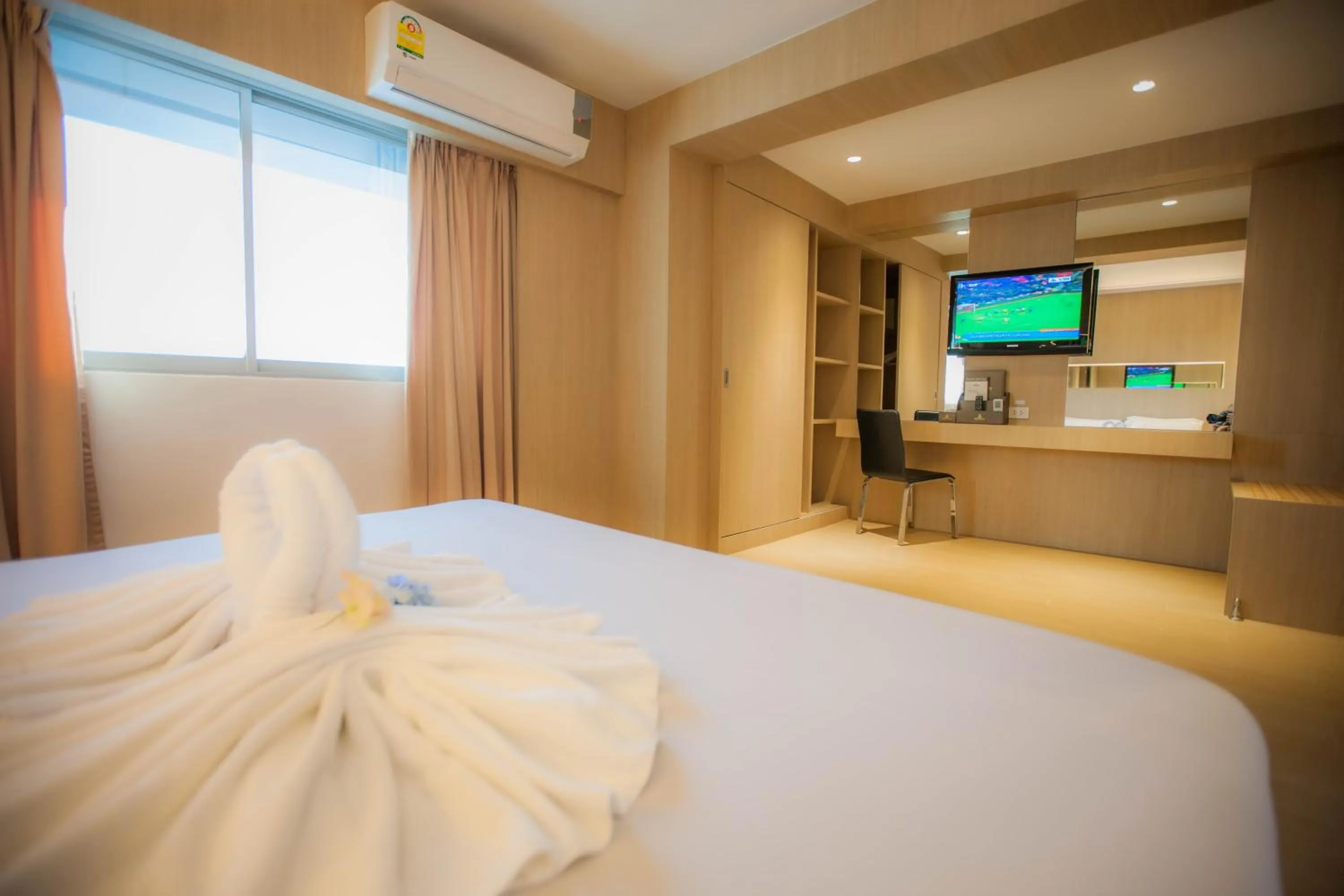 Bed in Golden City Rayong Hotel