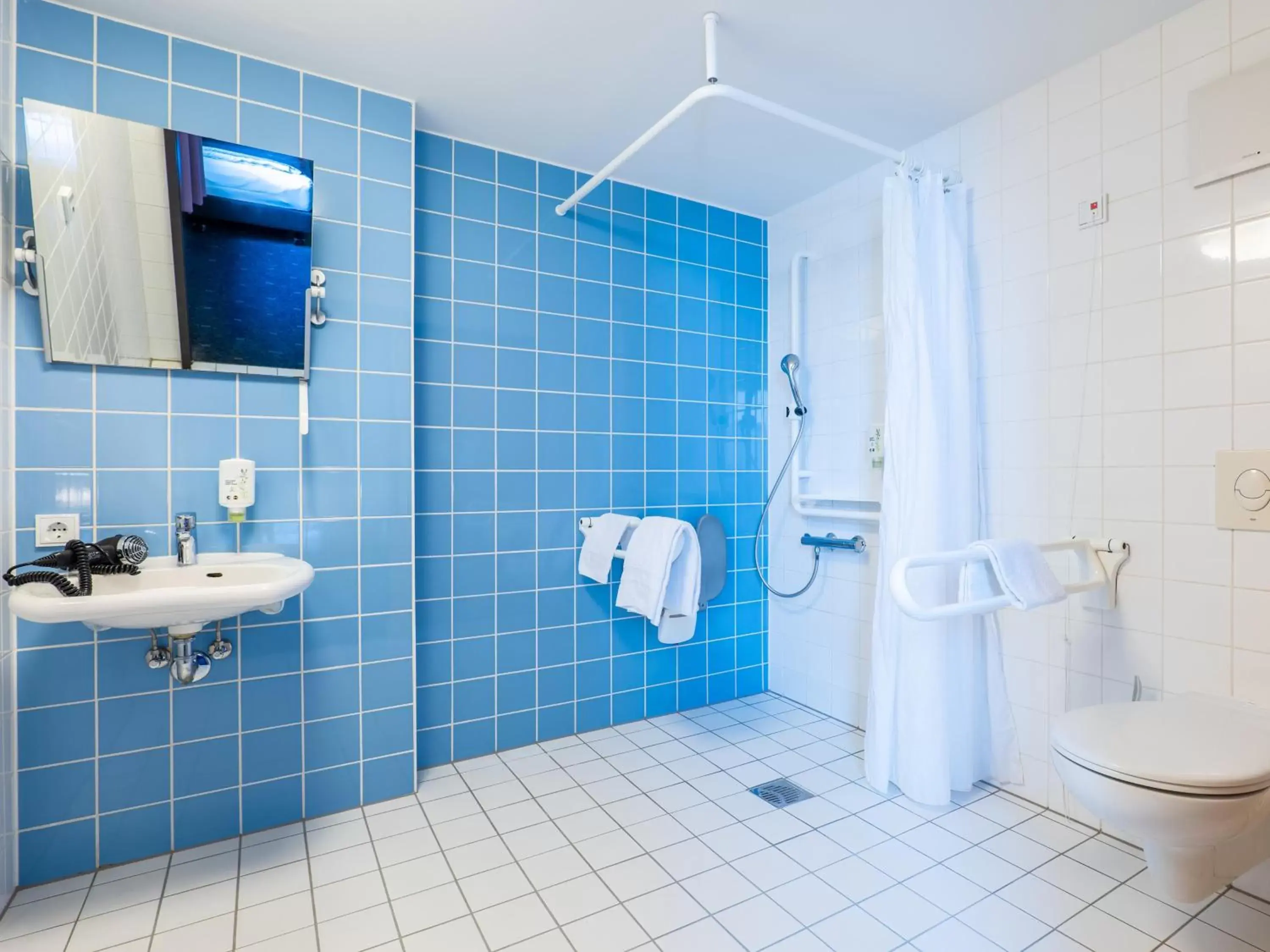 Shower, Bathroom in B&B Hotel Heilbronn