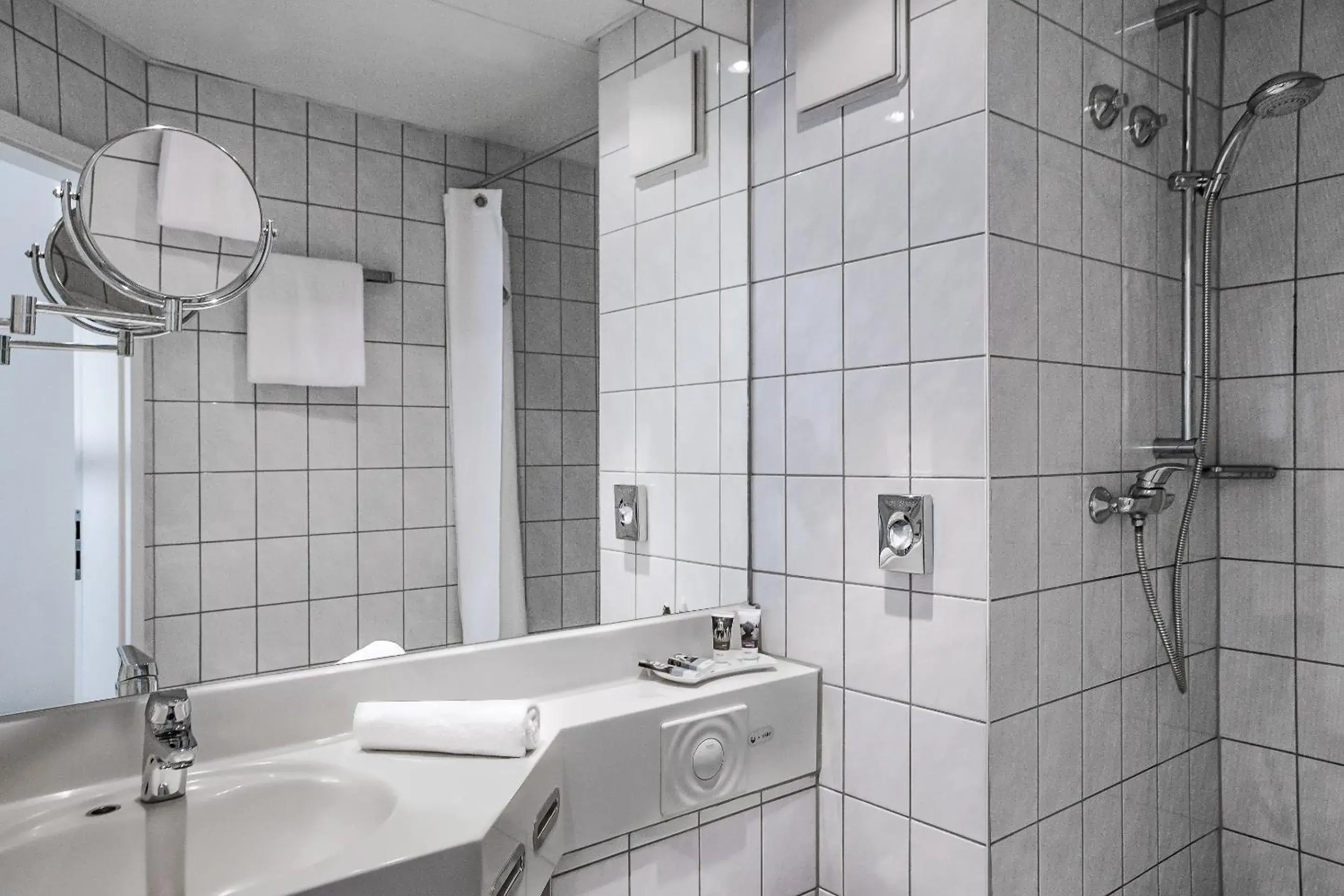 Toilet, Bathroom in Mercure Frankfurt City Messe