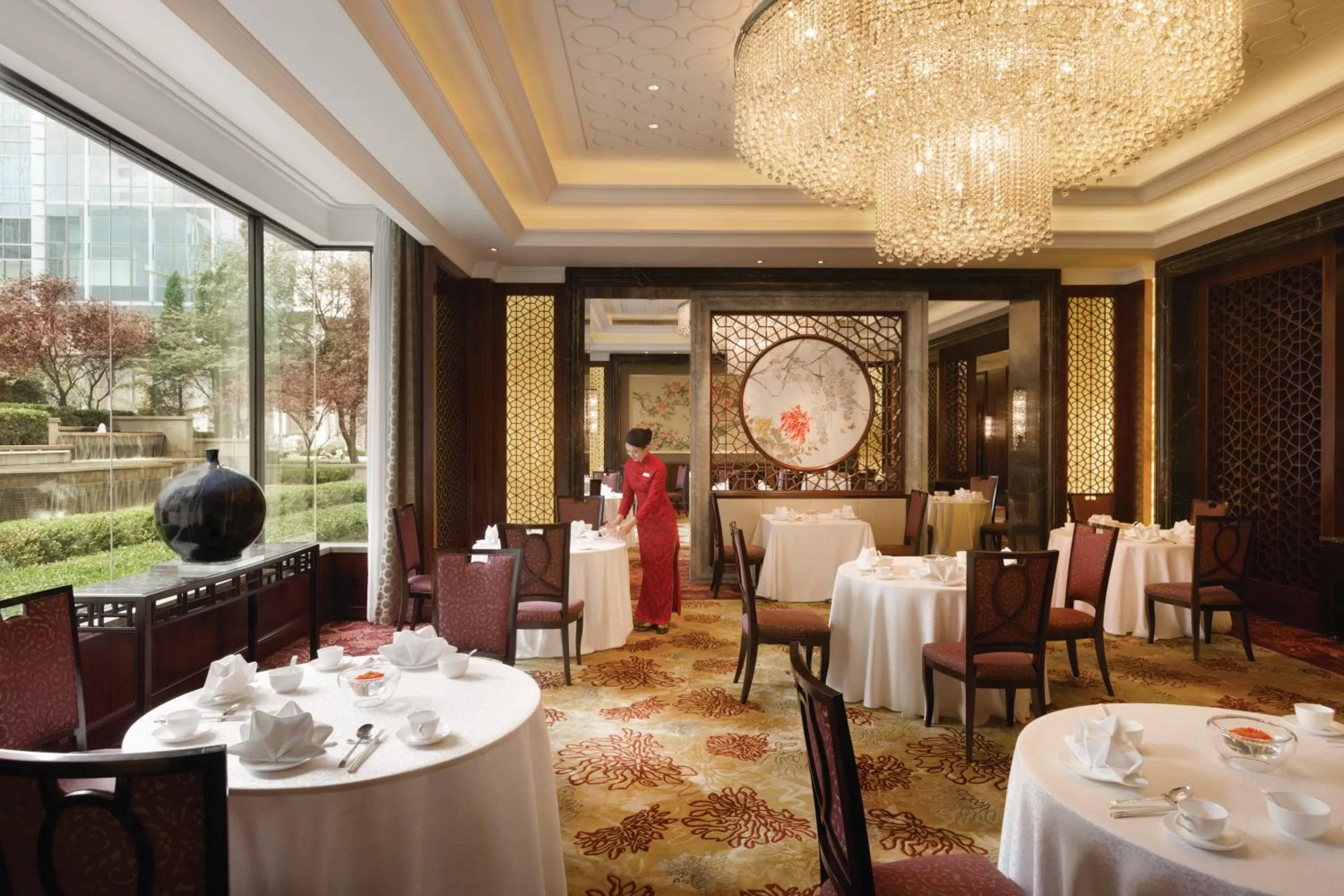 Restaurant/places to eat in Shangri-La Qingdao - May Fourth Square