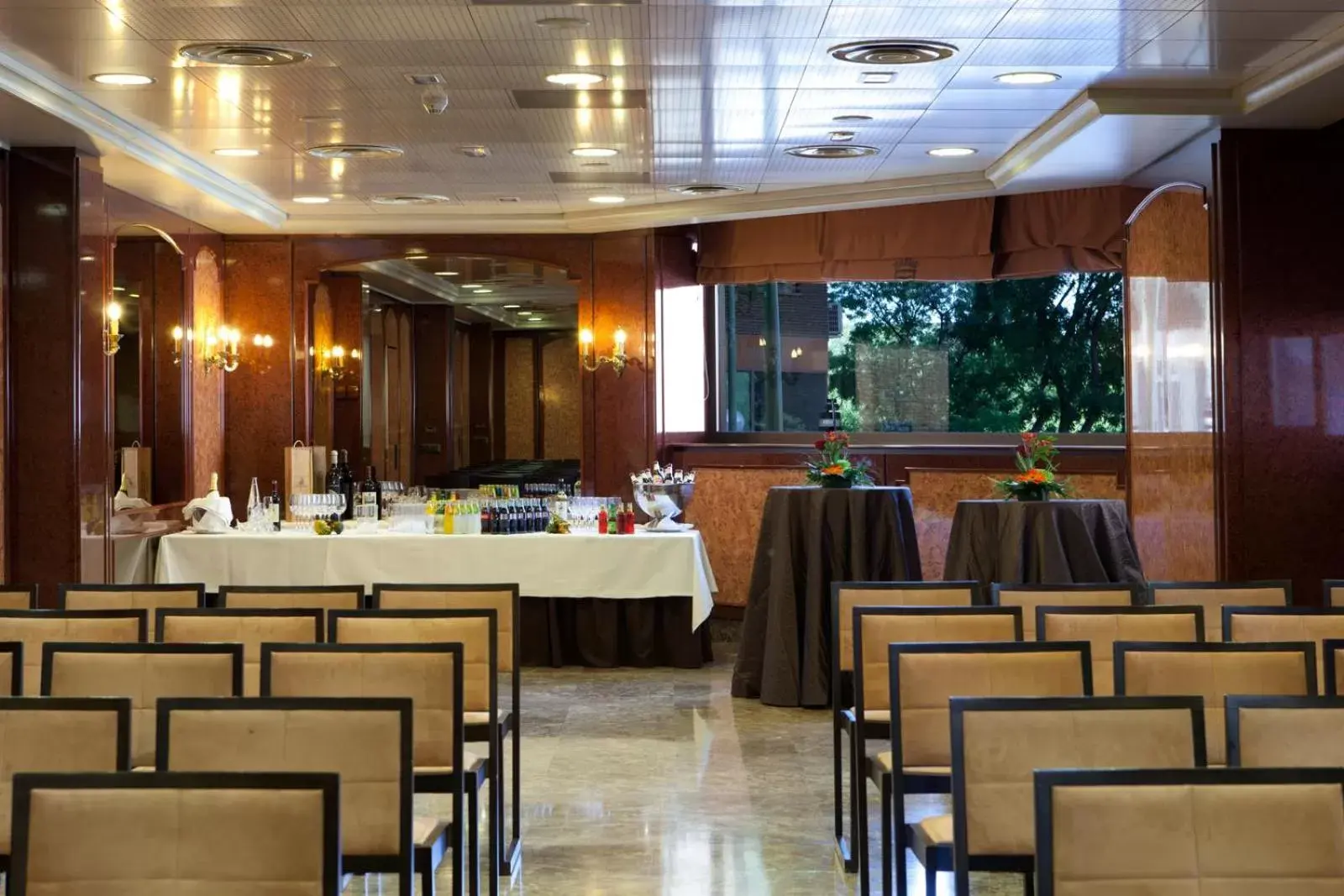Meeting/conference room, Restaurant/Places to Eat in Agumar