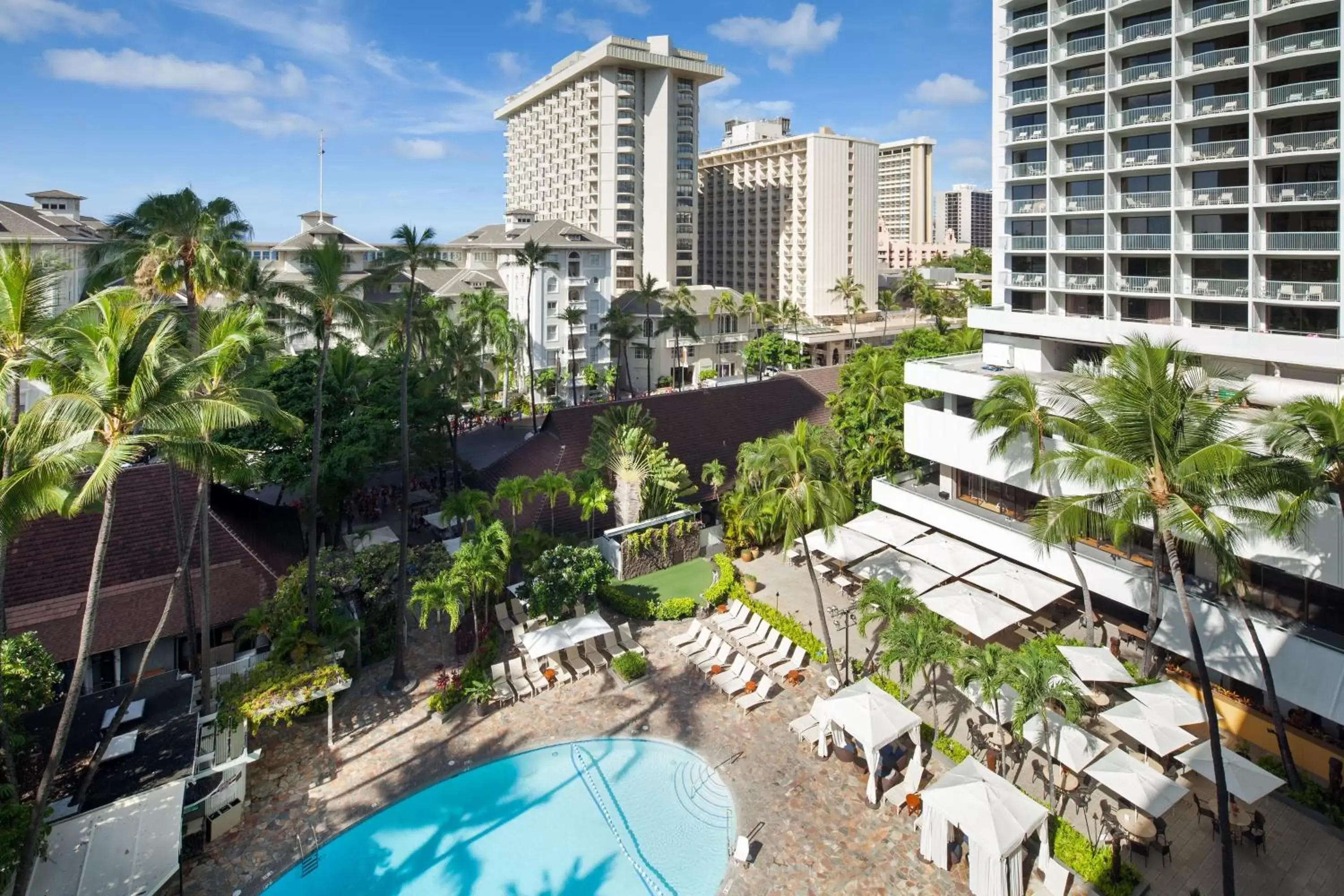 Photo of the whole room, Pool View in Sheraton Princess Kaiulani