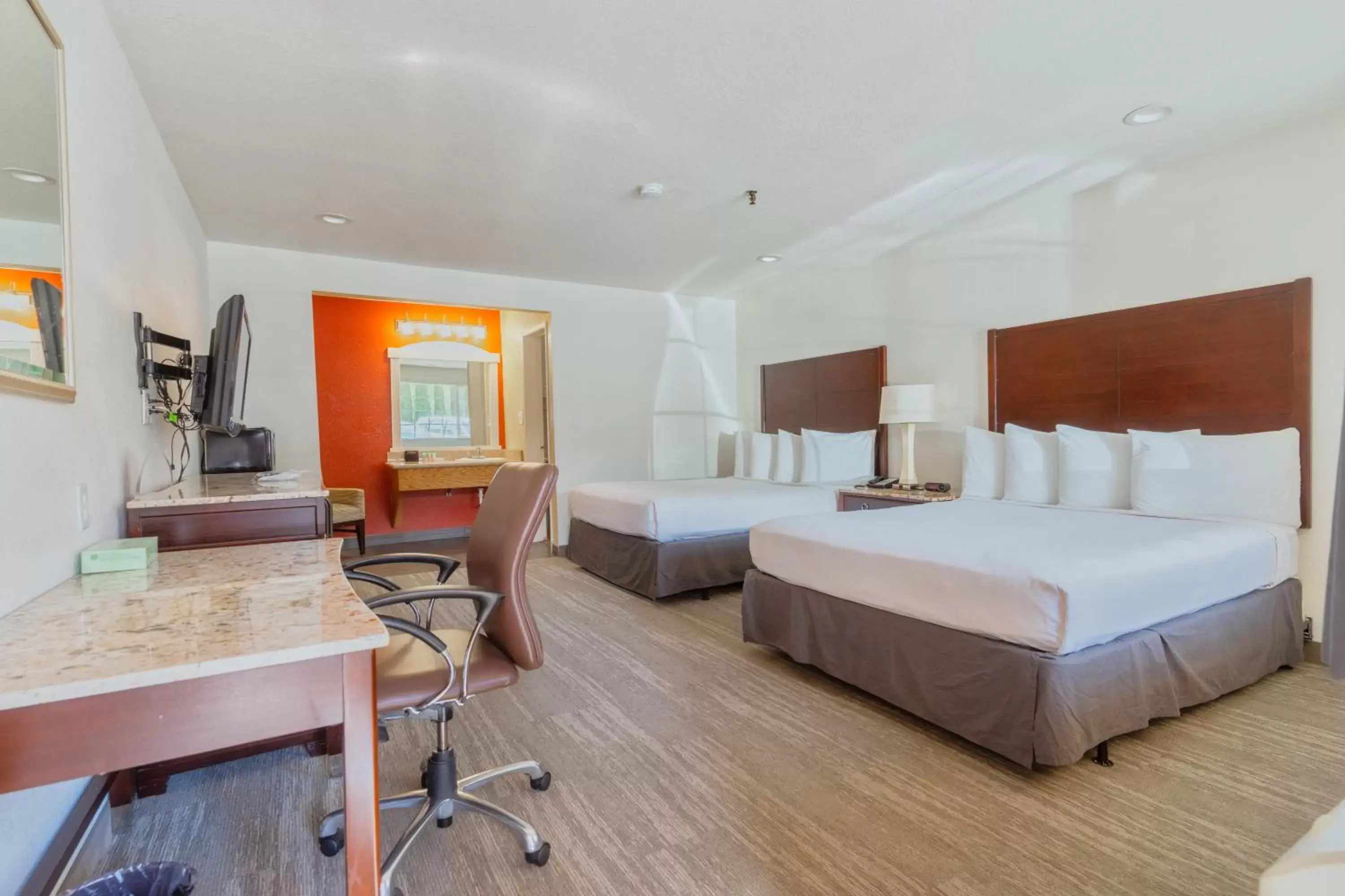 Standard Queen Room with Two Queen Beds in The Yosemite Inn Standard Queen Room with Two Queen Beds in The Yosemite Inn