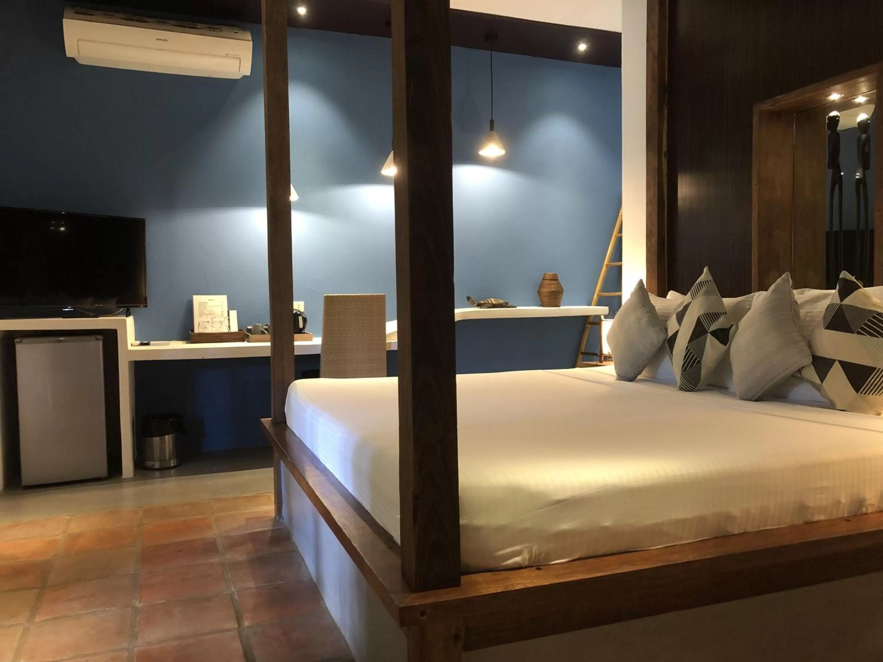 Bed in Mahogany Resort & Spa