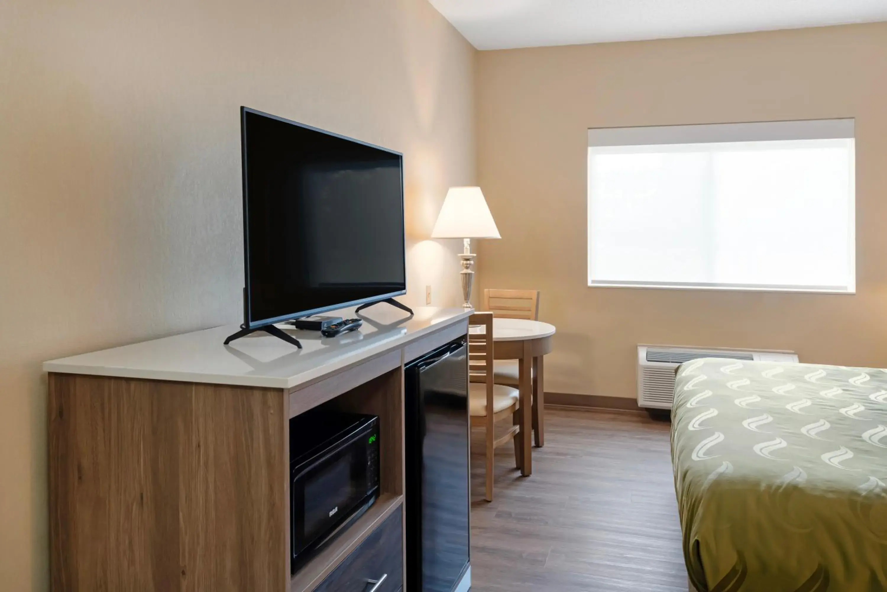 TV/Entertainment Center in Quality Inn Bemidji