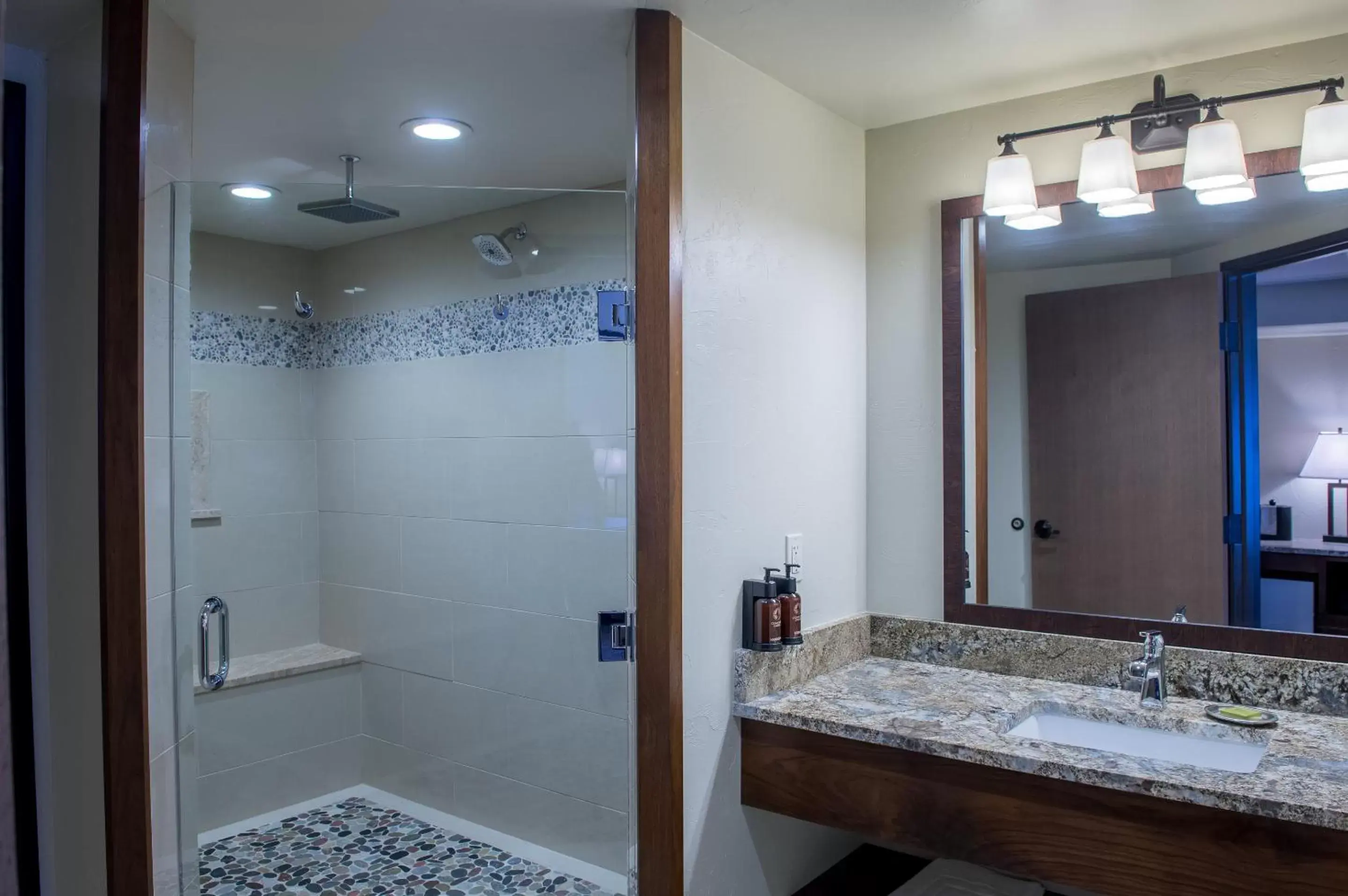 Shower, Bathroom in Cedar Creek Lodge & Conference Center