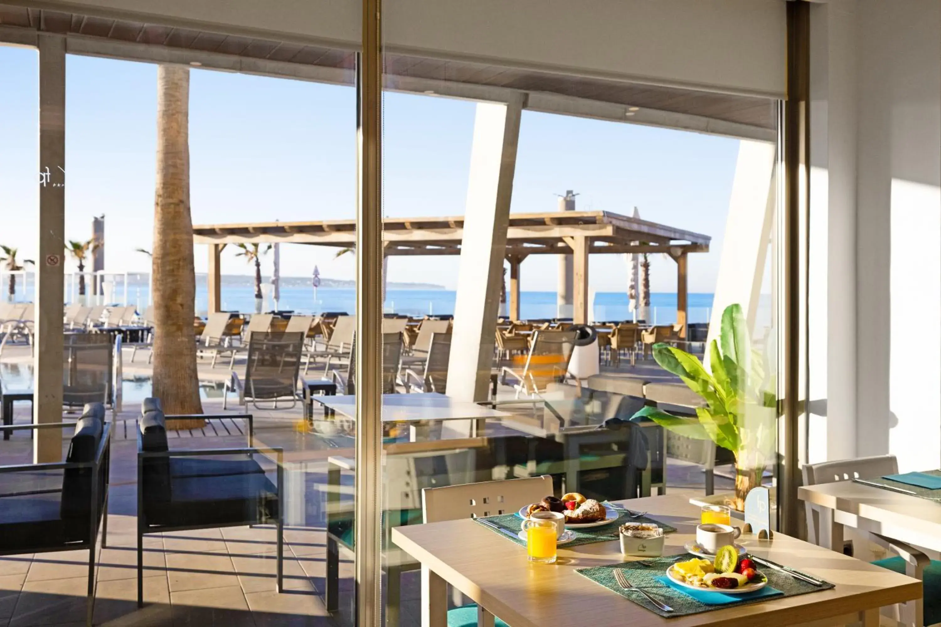 Restaurant/places to eat in Aparthotel Fontanellas Playa Restaurant/places to eat in Aparthotel Fontanellas Playa