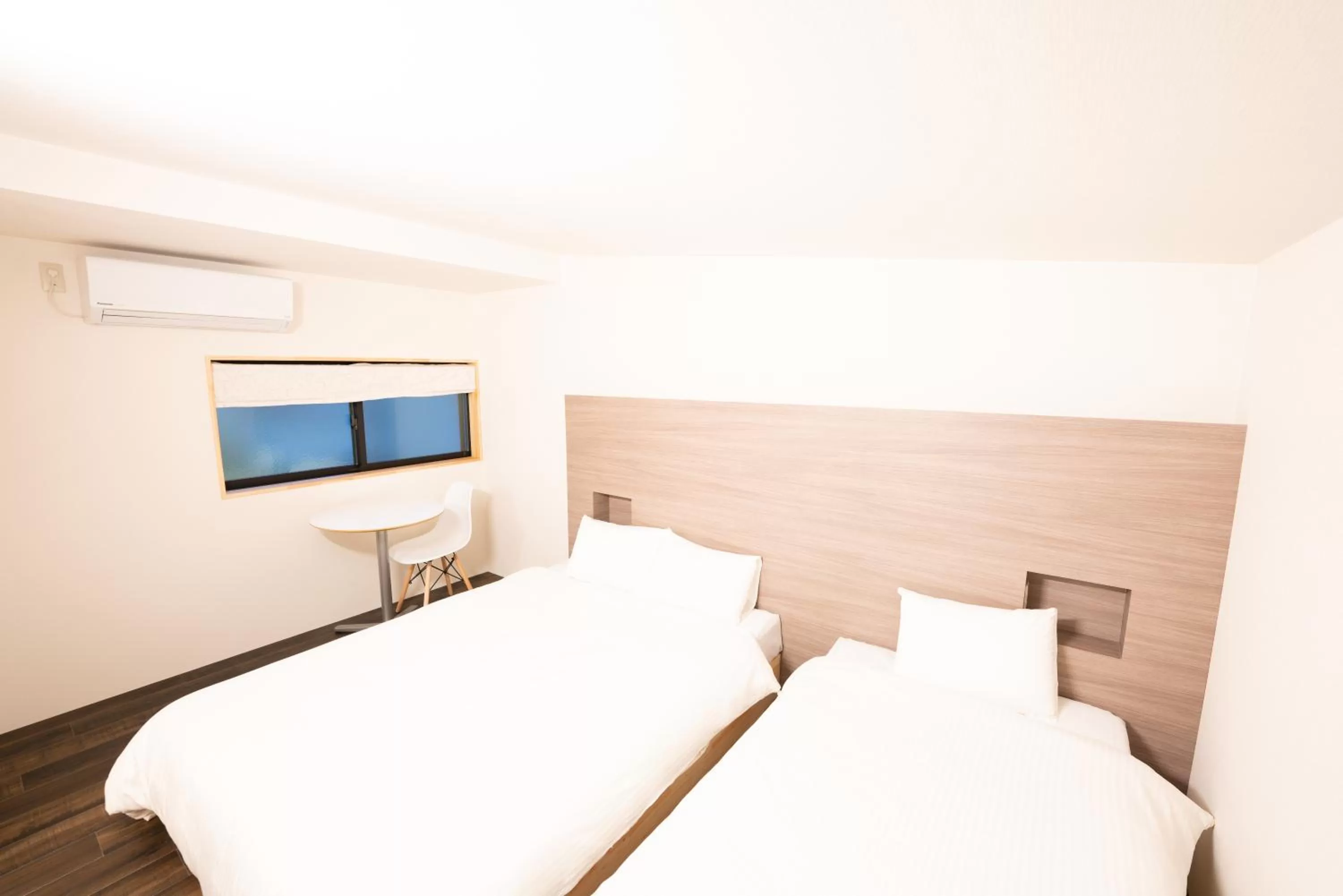 Bed in B&B MIKAWA Info Centre - Kanazawa Fish Harbour