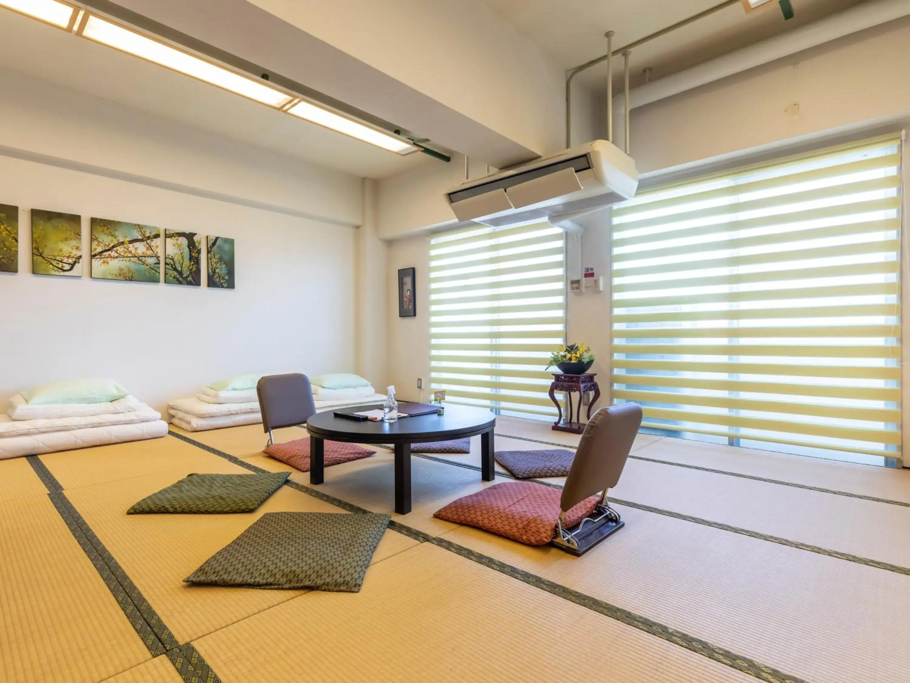 Seating area in Omotenashi Hostel Miyajima