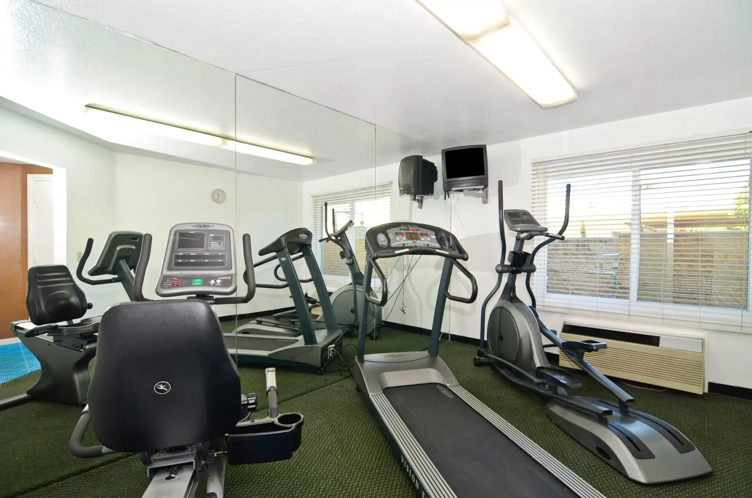 Fitness centre/facilities in Best Western Plus Newport Mesa Inn Fitness centre/facilities in Best Western Plus Newport Mesa Inn