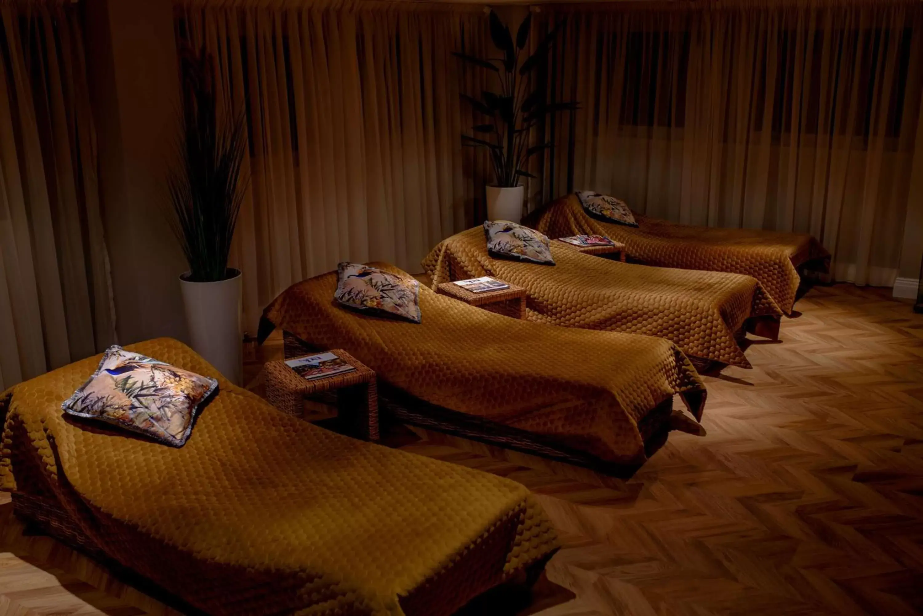 Spa and wellness centre/facilities, Bed in Radisson BLU Hotel & Spa, Little Island Cork