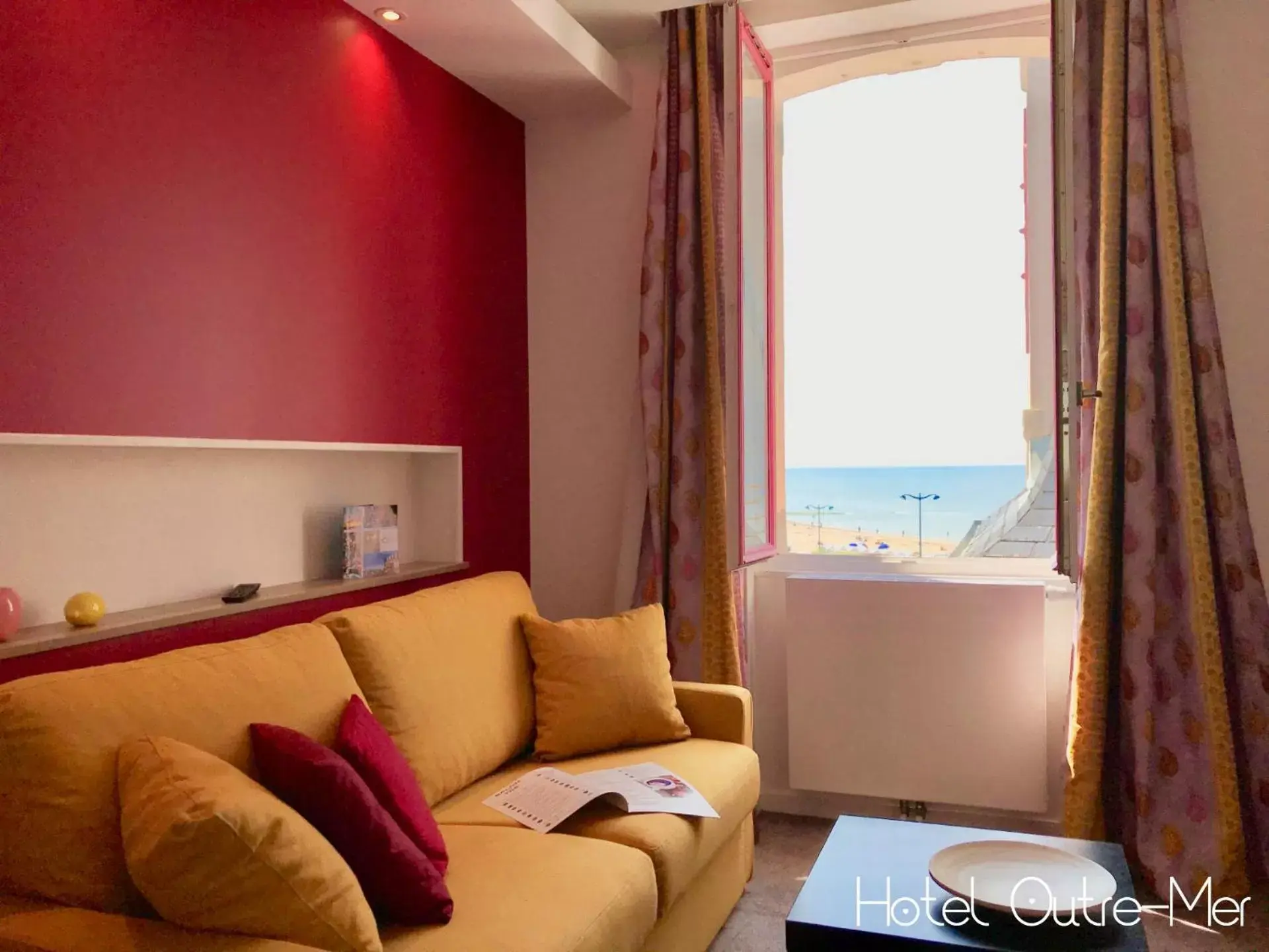 Living room, Seating Area in Hôtel Outre-Mer - Villa Le Couchant