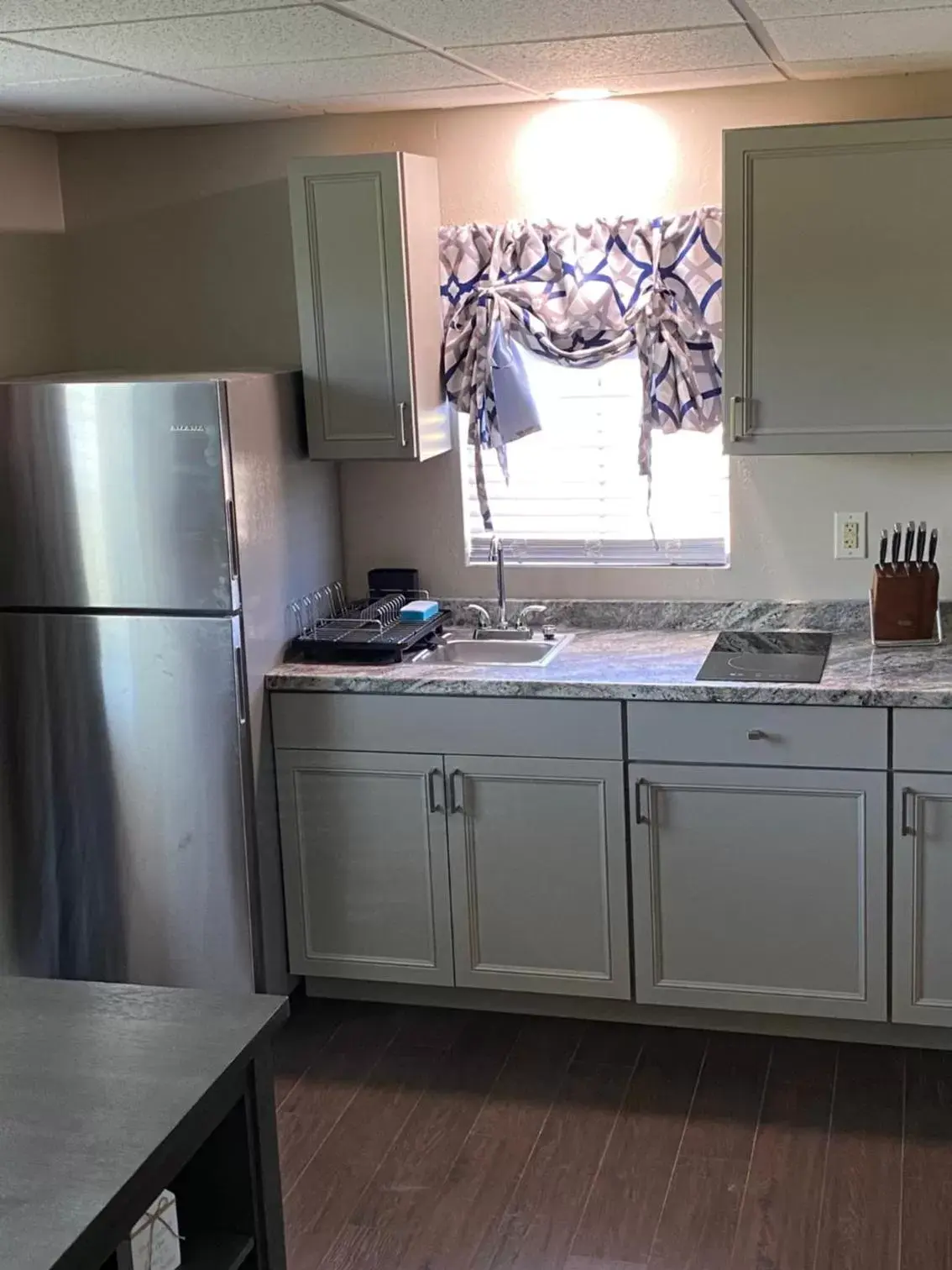 Kitchen or kitchenette, Kitchen/Kitchenette in Andy Griffith Parkway Inn