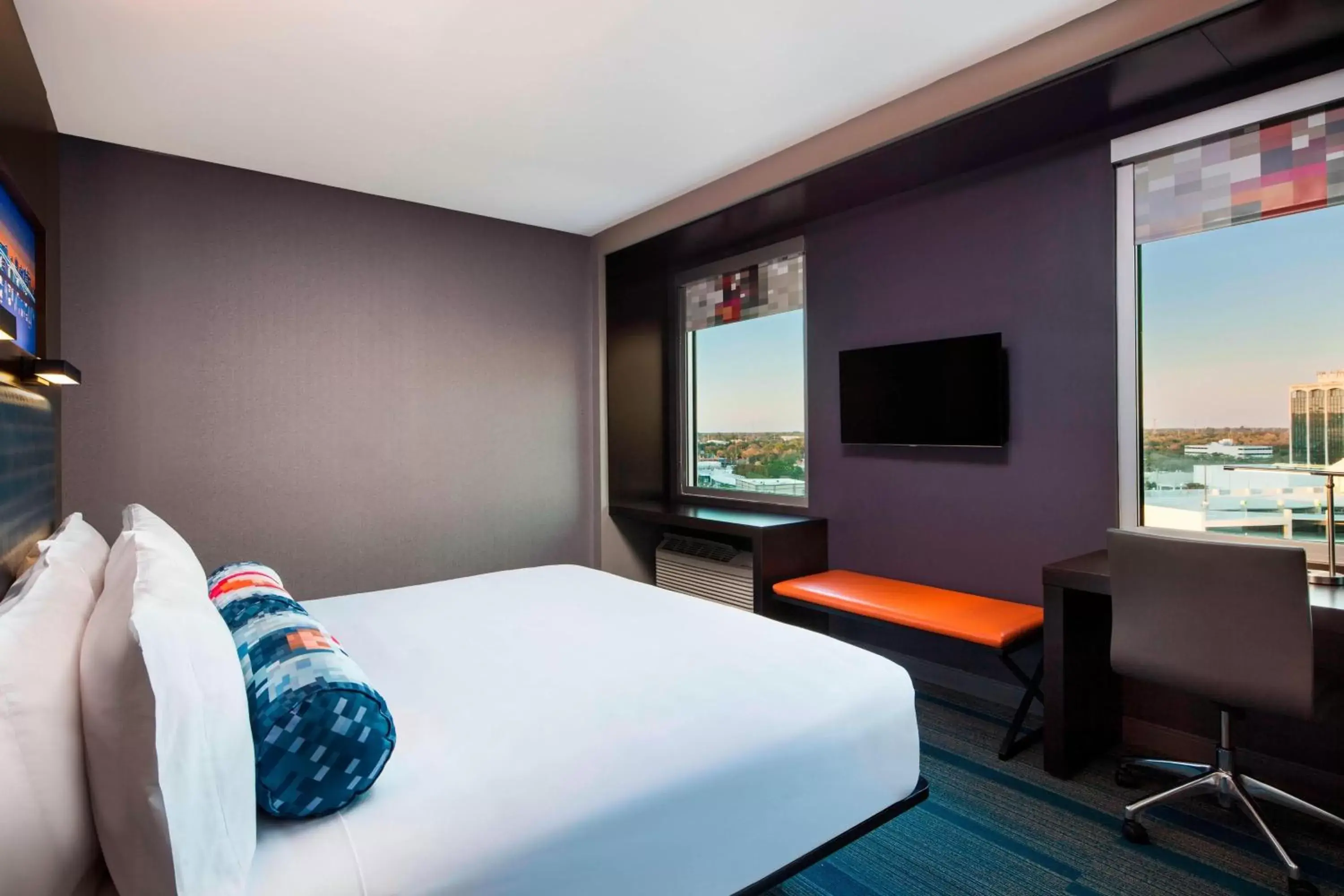 Photo of the whole room, Bed in Aloft Sarasota