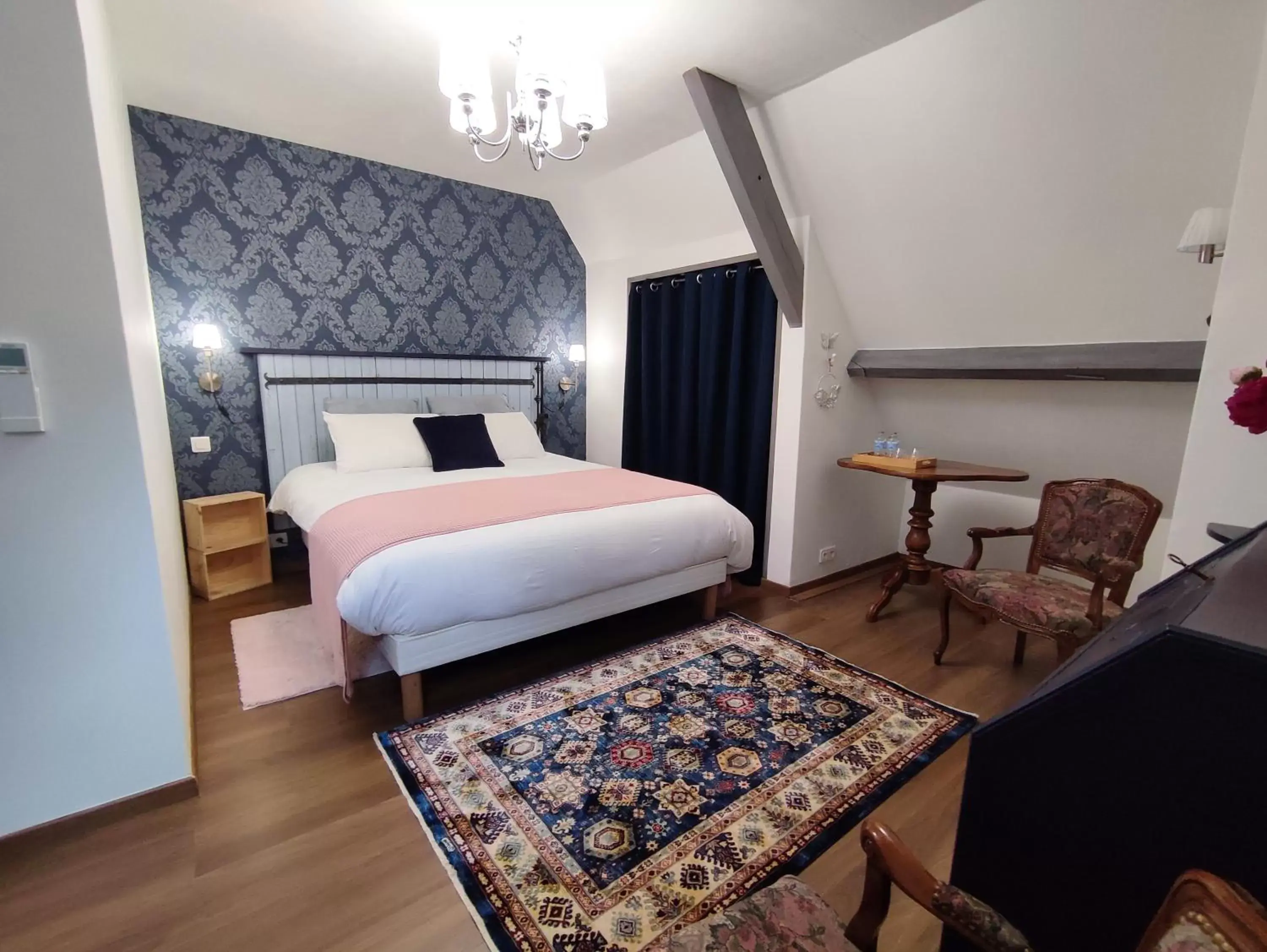 Double Room with Private Bathroom in Aux Couleurs d'Esteil Double Room with Private Bathroom in Aux Couleurs d'Esteil