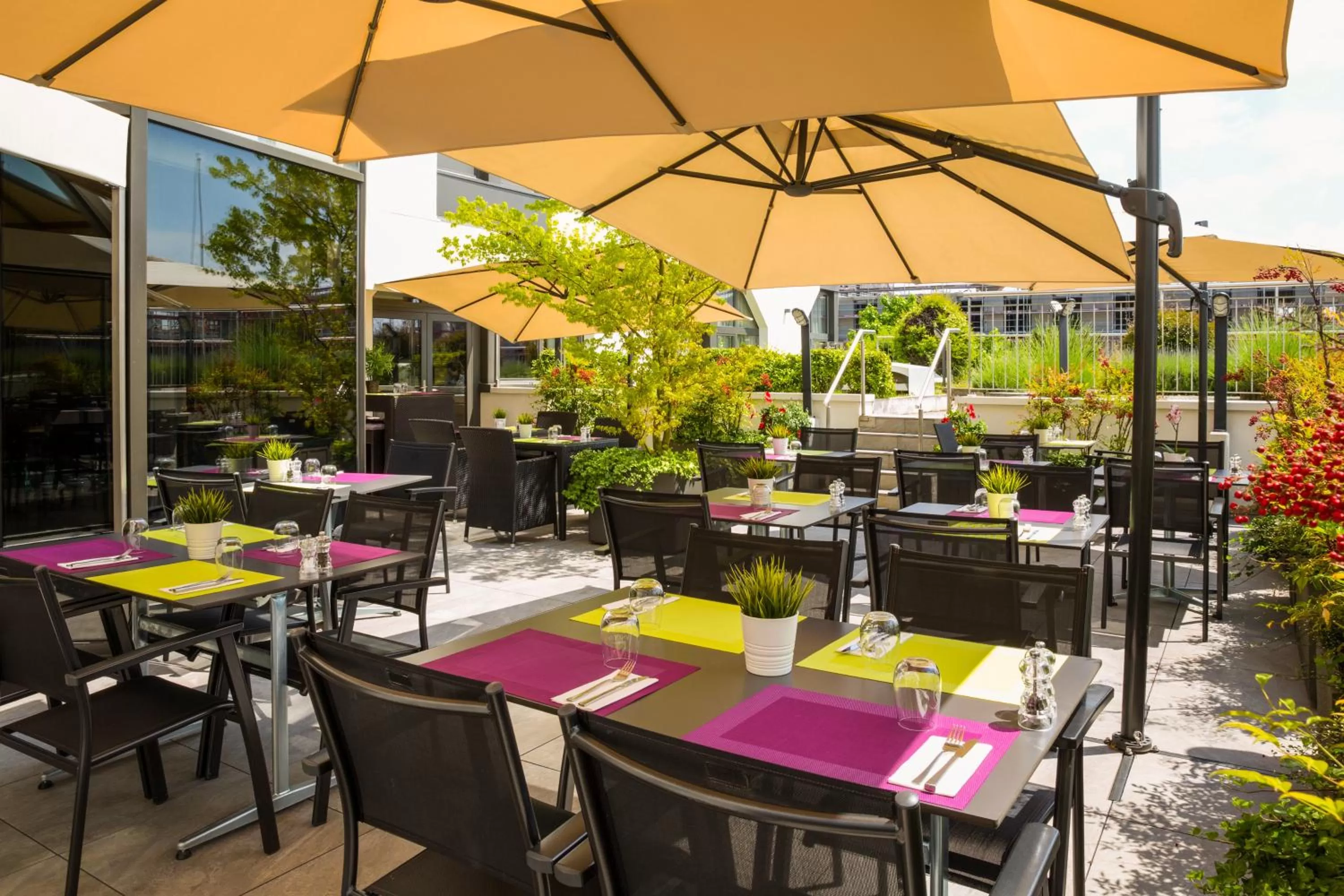 Patio in ibis Lausanne Crissier