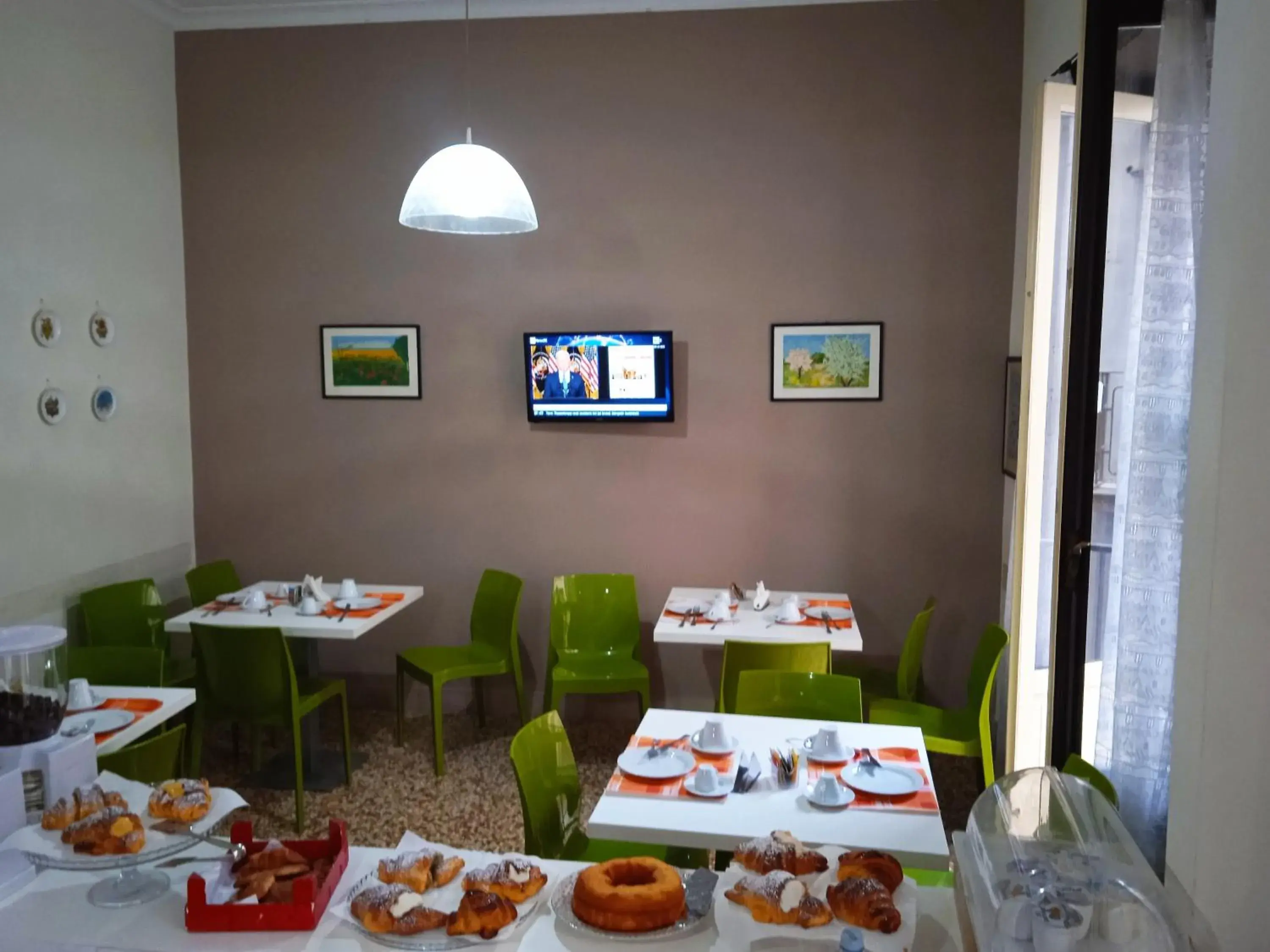 Food, Restaurant/Places to Eat in Il Quadrifoglio Room& Suite