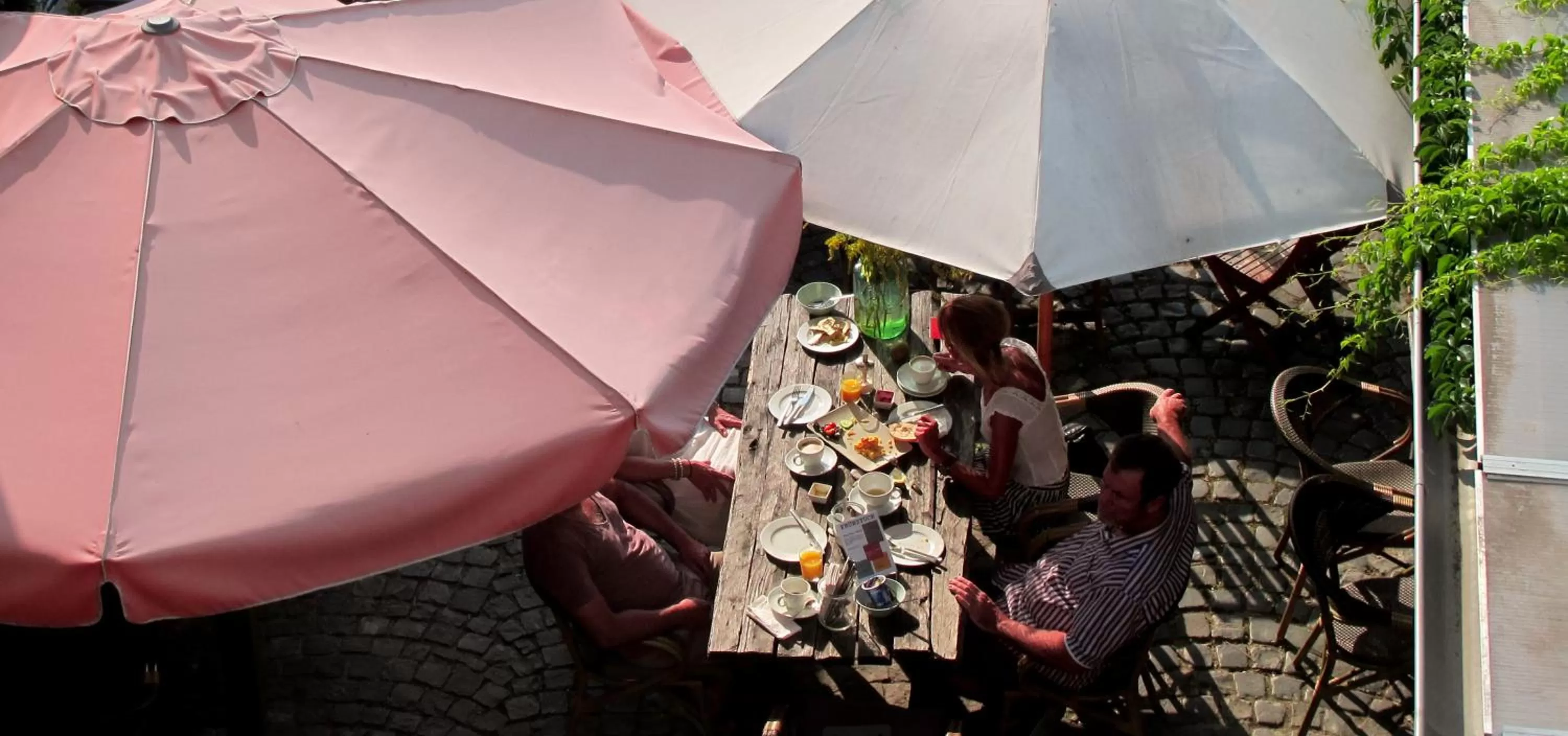 Restaurant/places to eat in Liegen;schaft Guesthouse