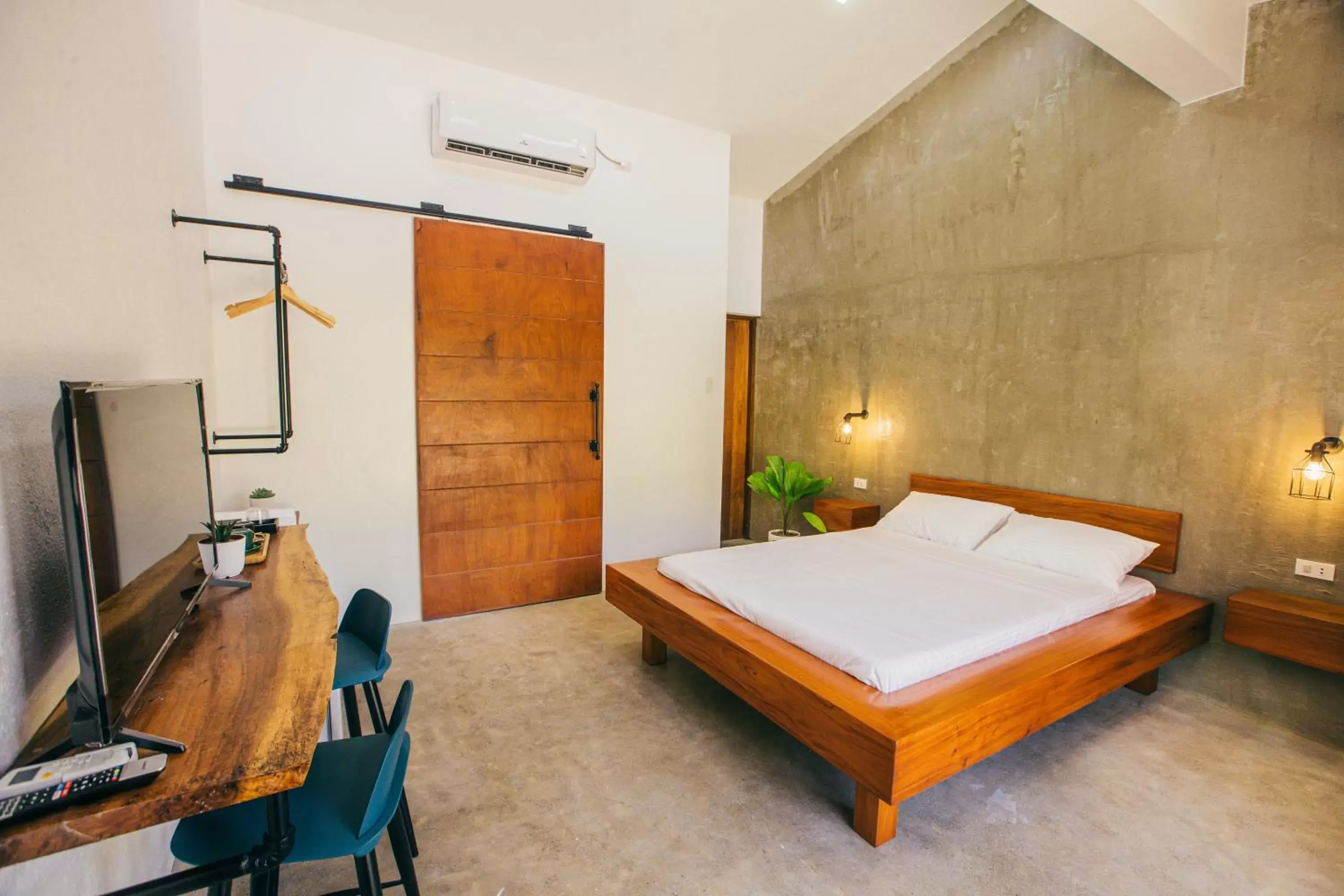 Photo of the whole room, Bed in Summer Days Photo of the whole room, Bed in Summer Days