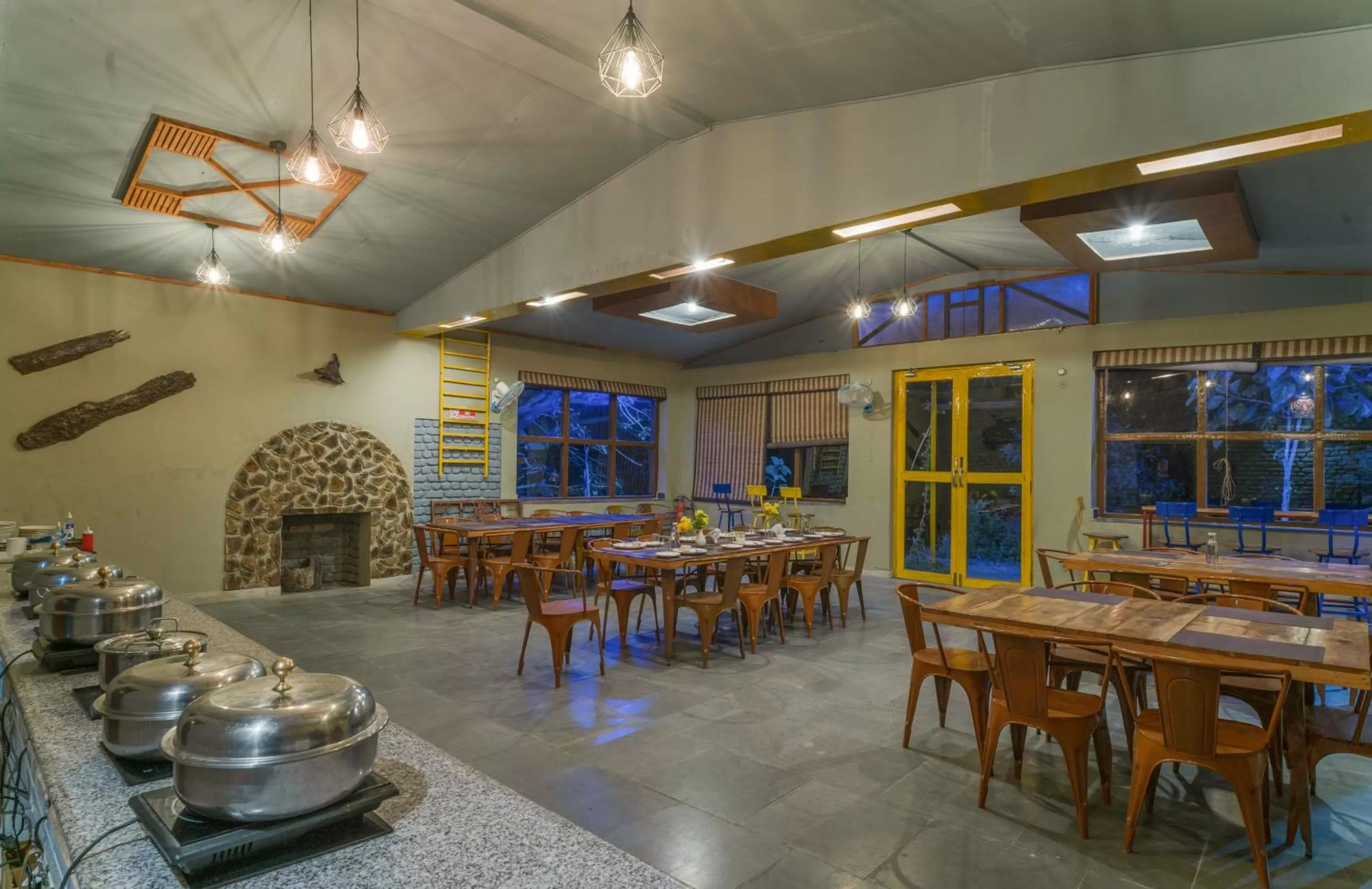 Restaurant/places to eat in LaHermitage Resort