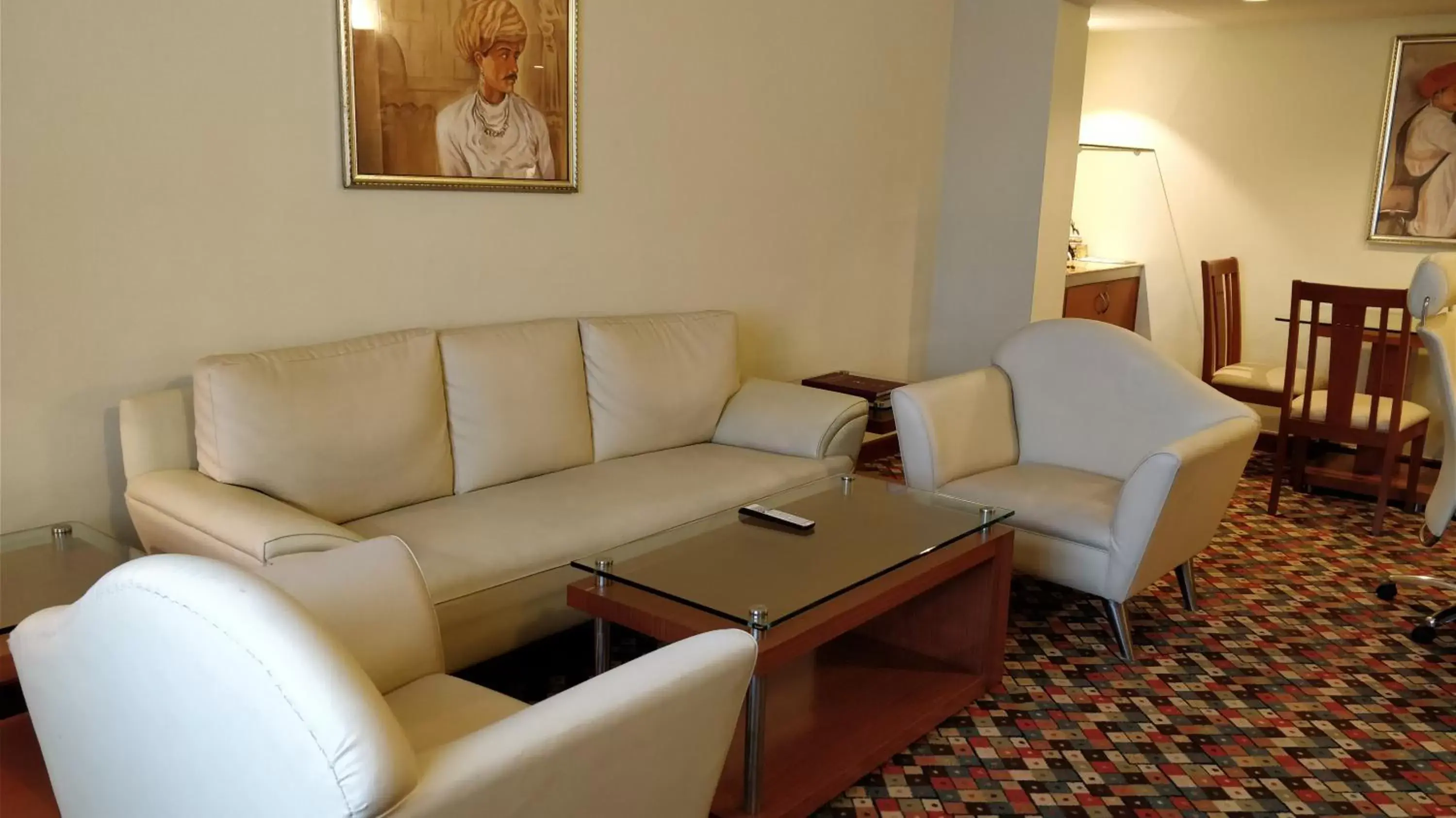 Living room, Seating Area in The Suryaa Hotel New Delhi